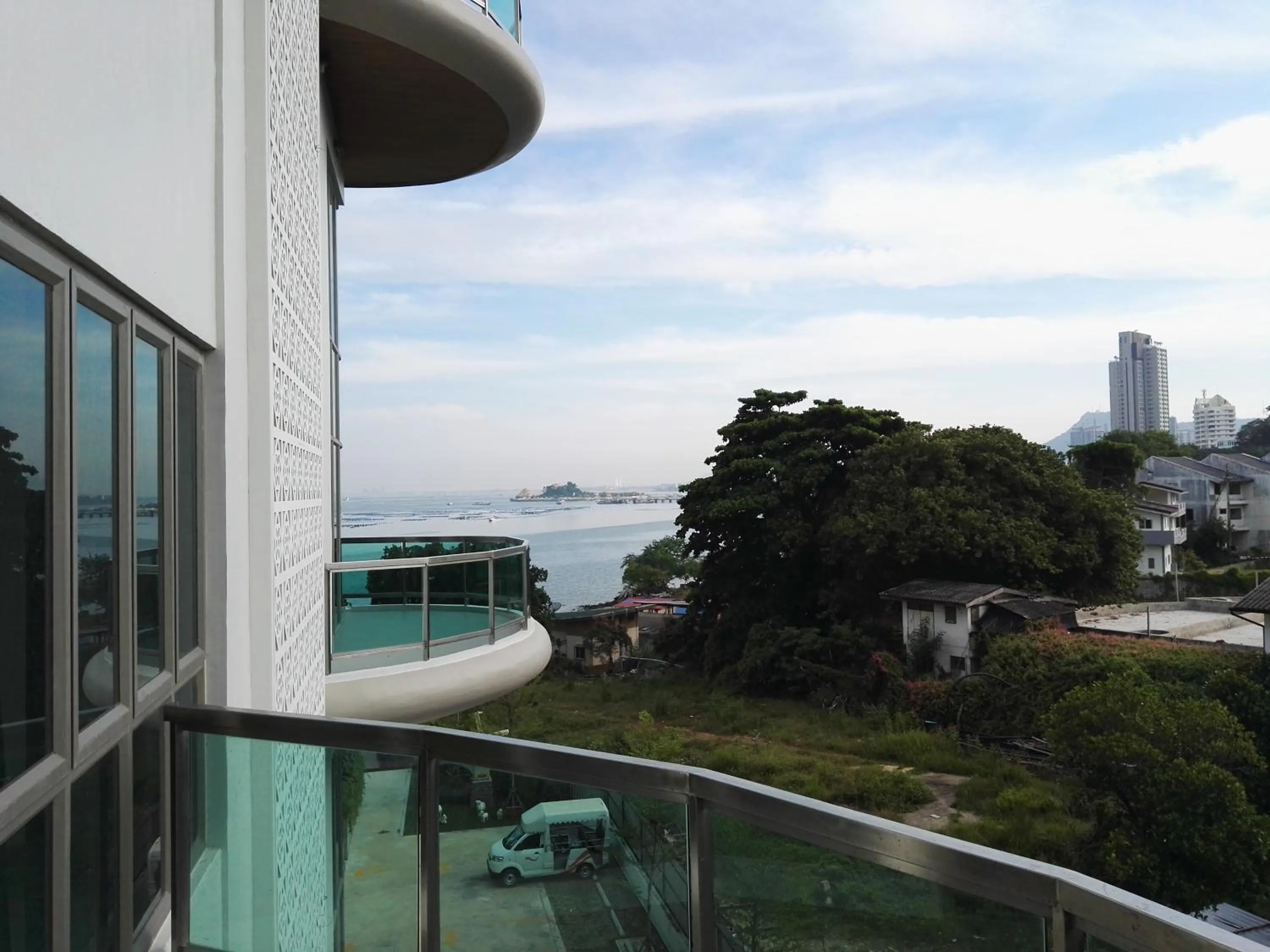 Sea view in Sonrisa Srirachaที่พักติดทะเล