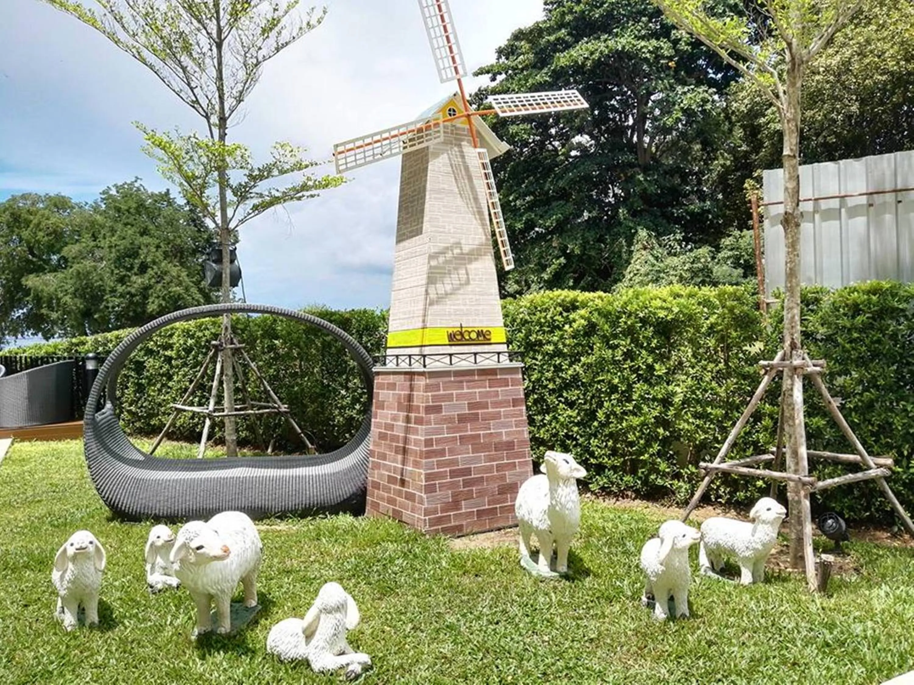 Garden in Sonrisa Srirachaที่พักติดทะเล