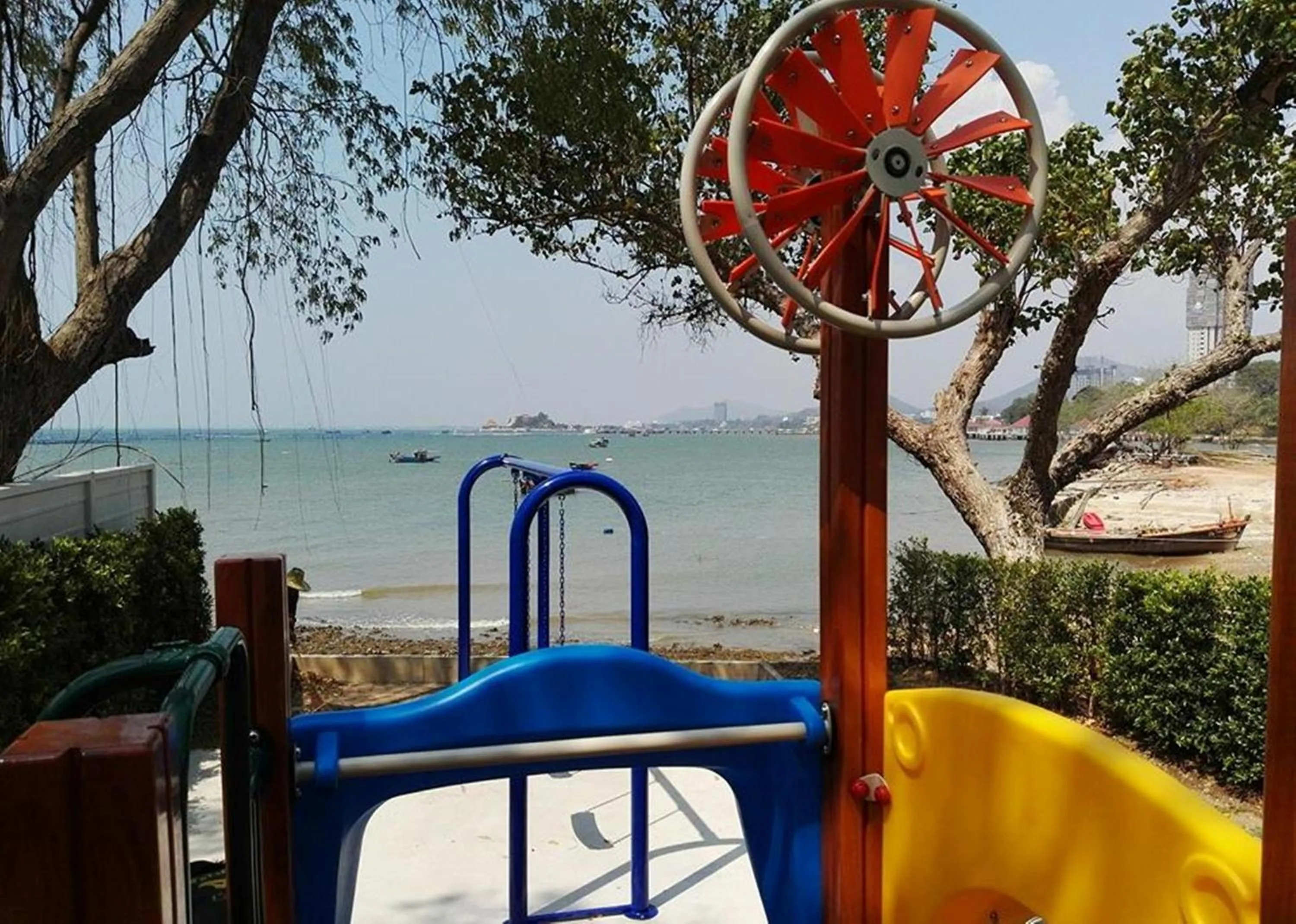 Garden in Sonrisa Srirachaที่พักติดทะเล