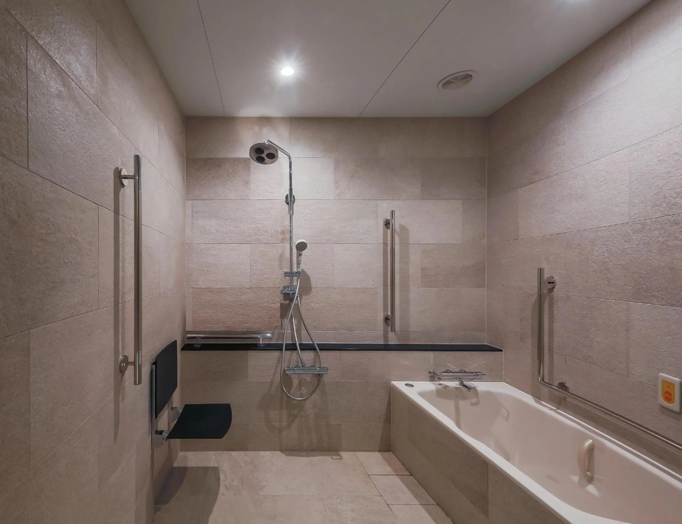 Shower in KKR Hotel Osaka