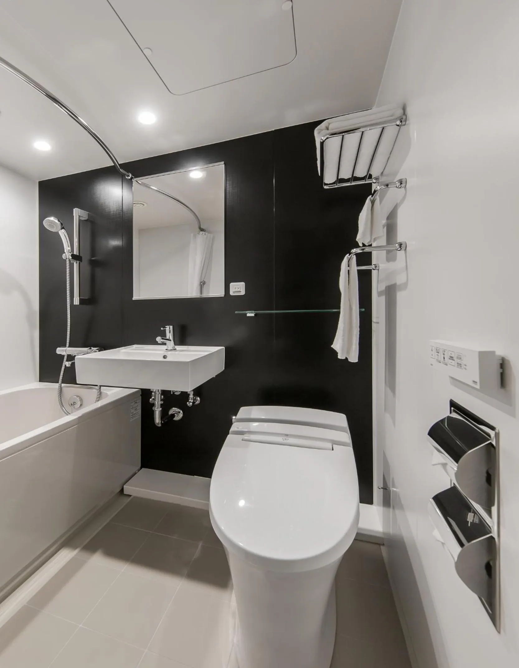 Shower in KKR Hotel Osaka