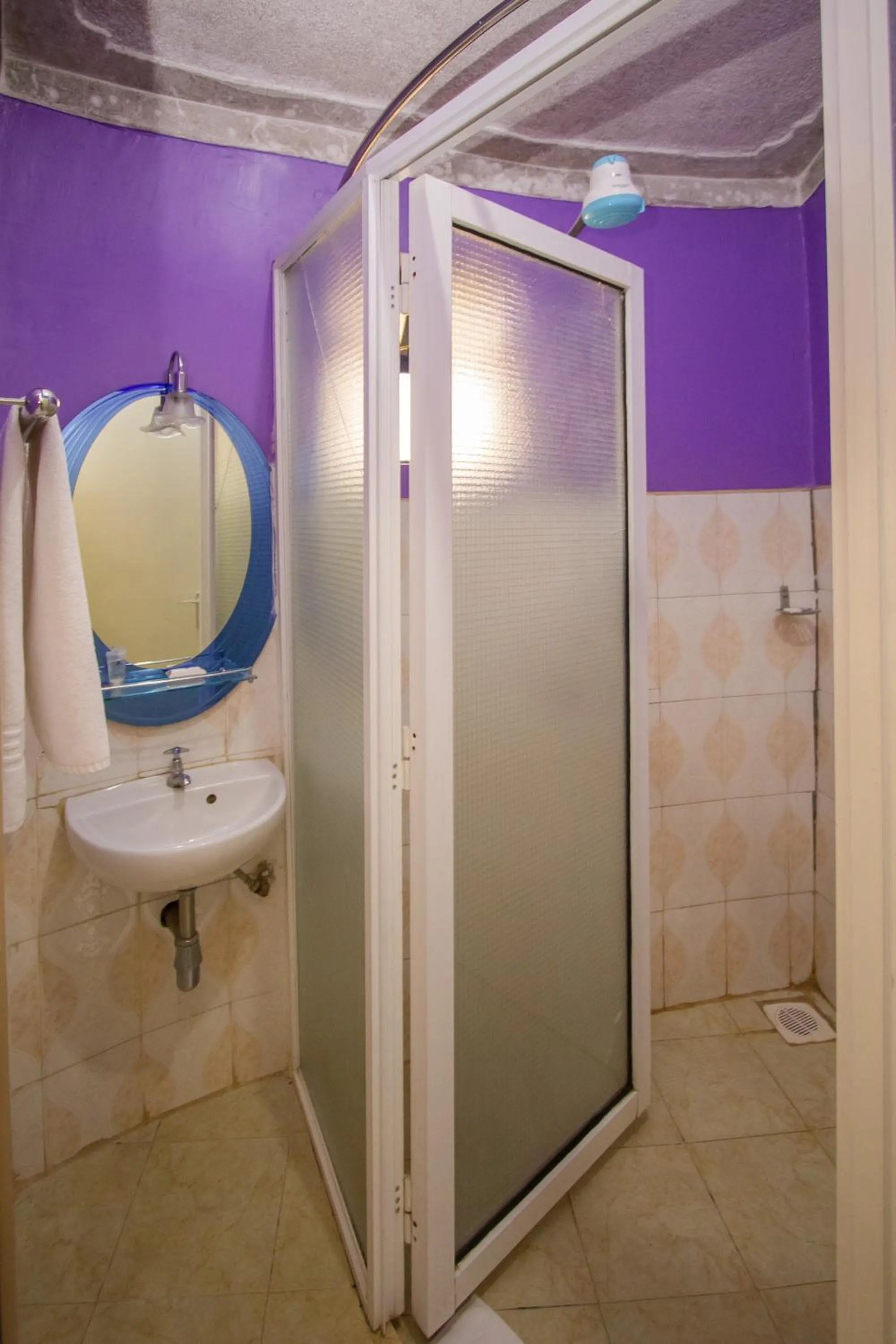 Shower in Hotel Nyakoe Kisii