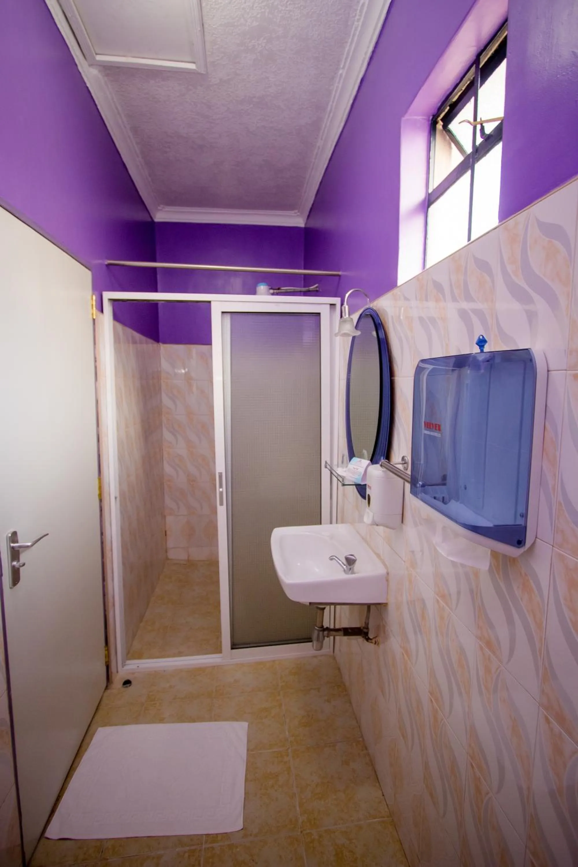 Shower in Hotel Nyakoe Kisii