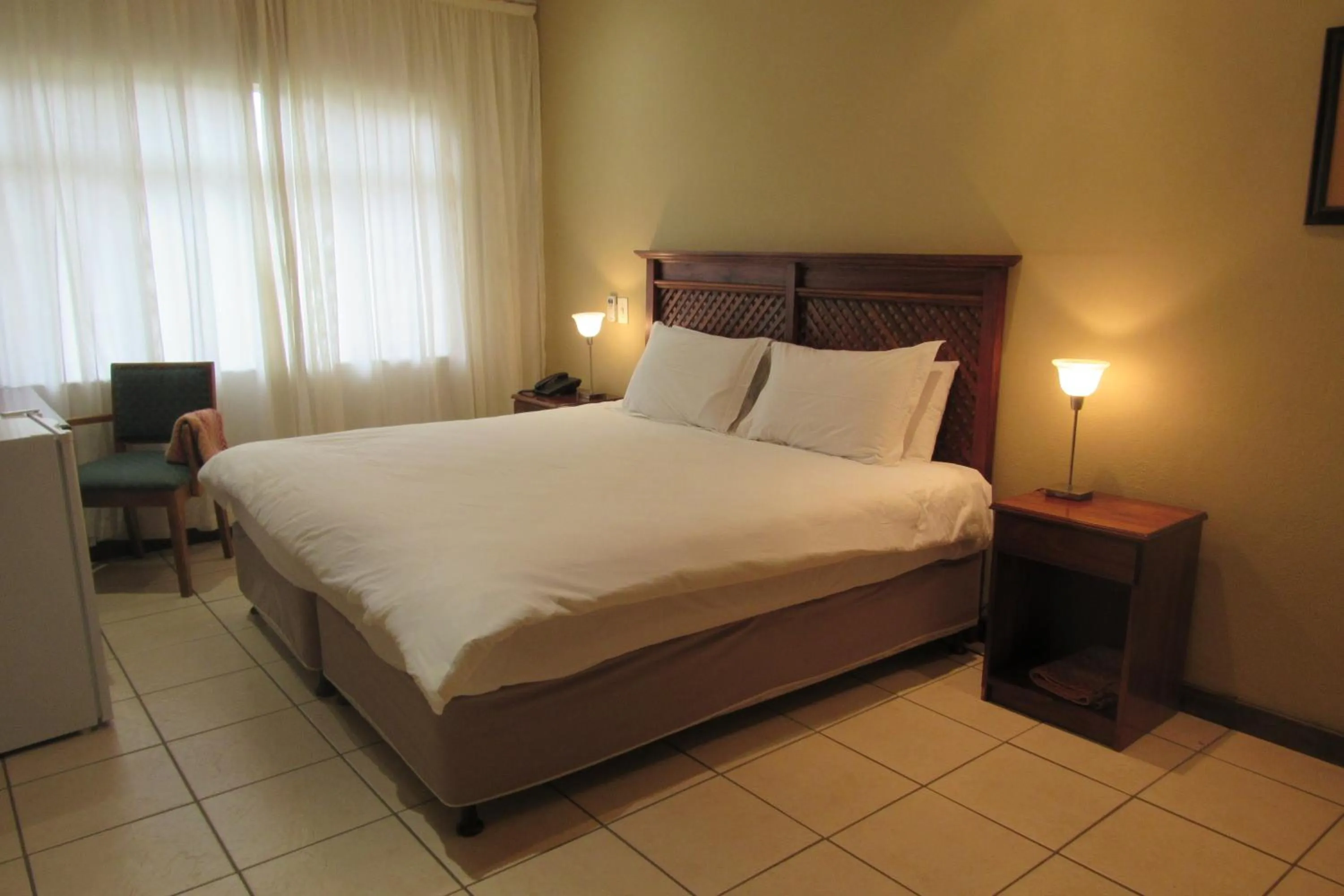 Photo of the whole room, Bed in Emafini Country Lodge