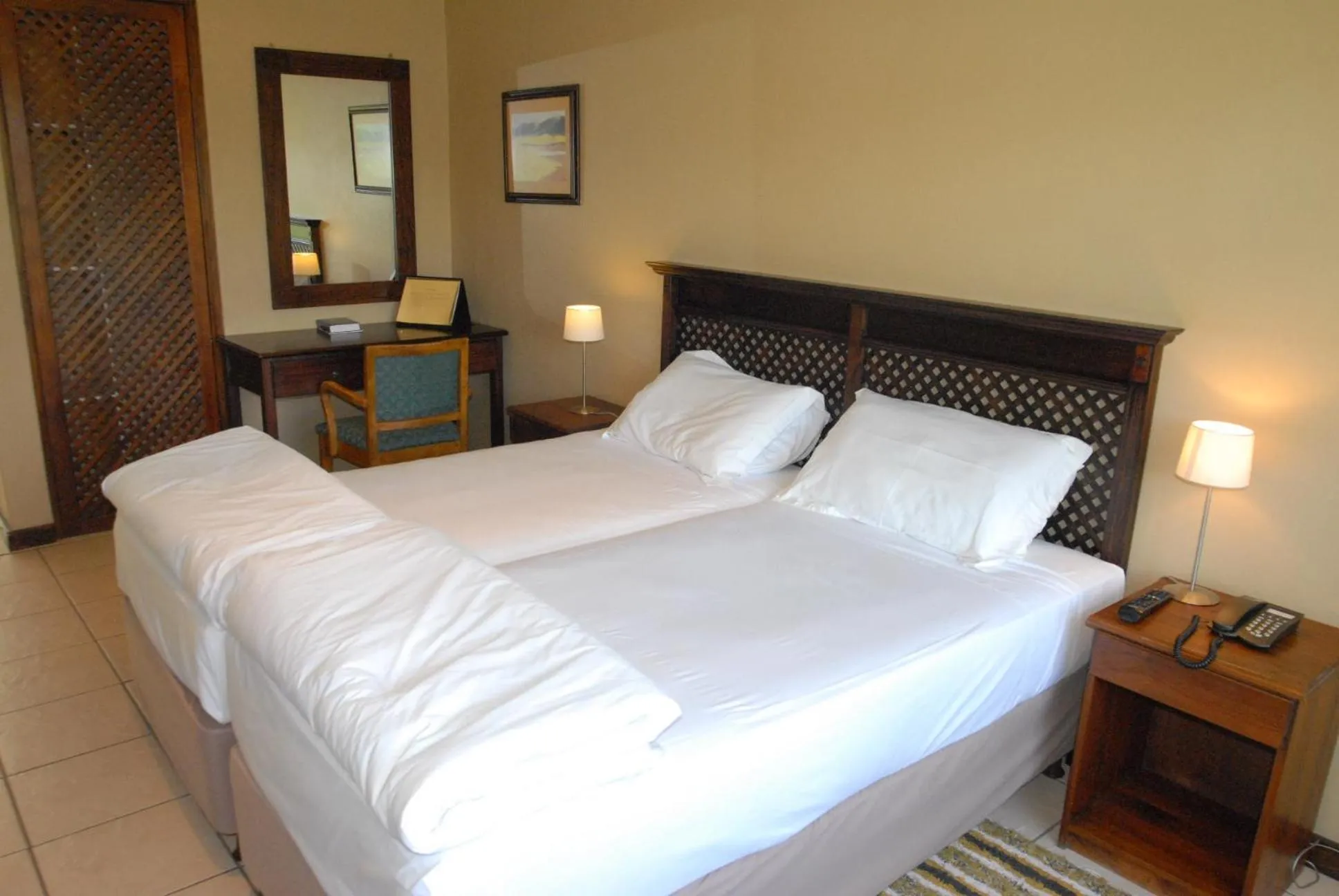 Photo of the whole room, Bed in Emafini Country Lodge