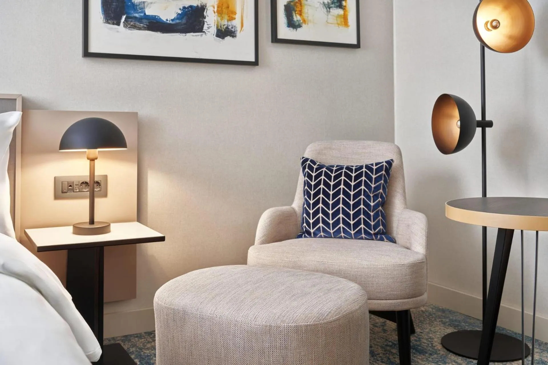 Seating area in Hotel International by Maistra City Vibes