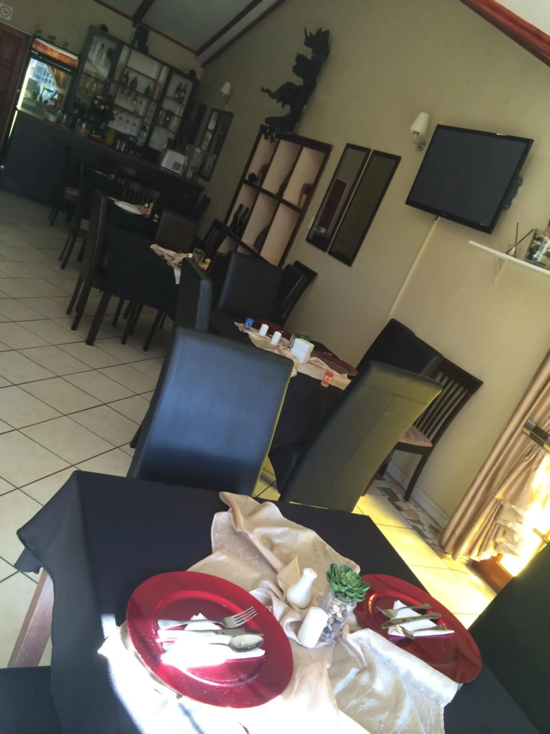 Restaurant/places to eat in Mcbest Guest House