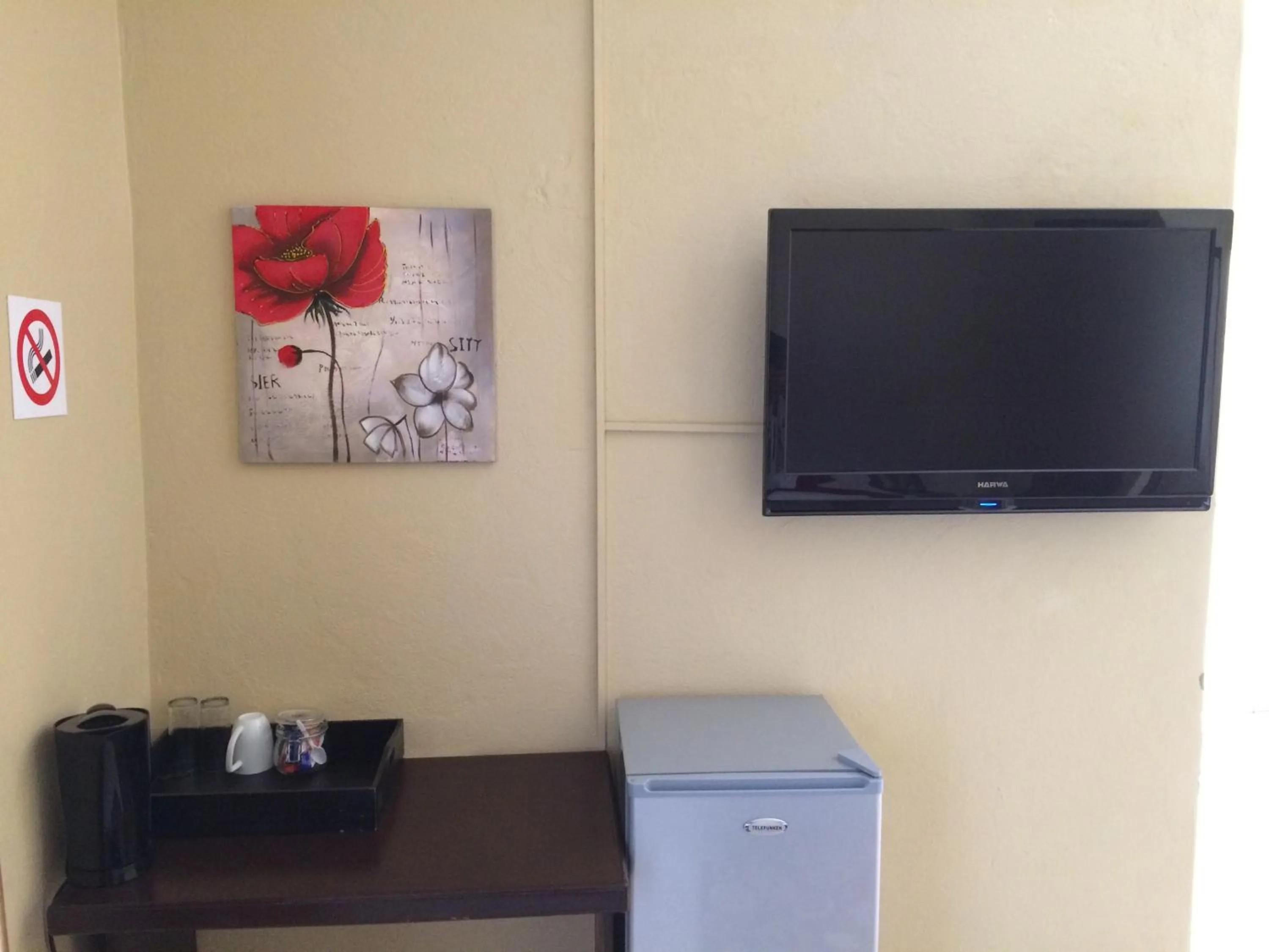 Coffee/tea facilities in Mcbest Guest House