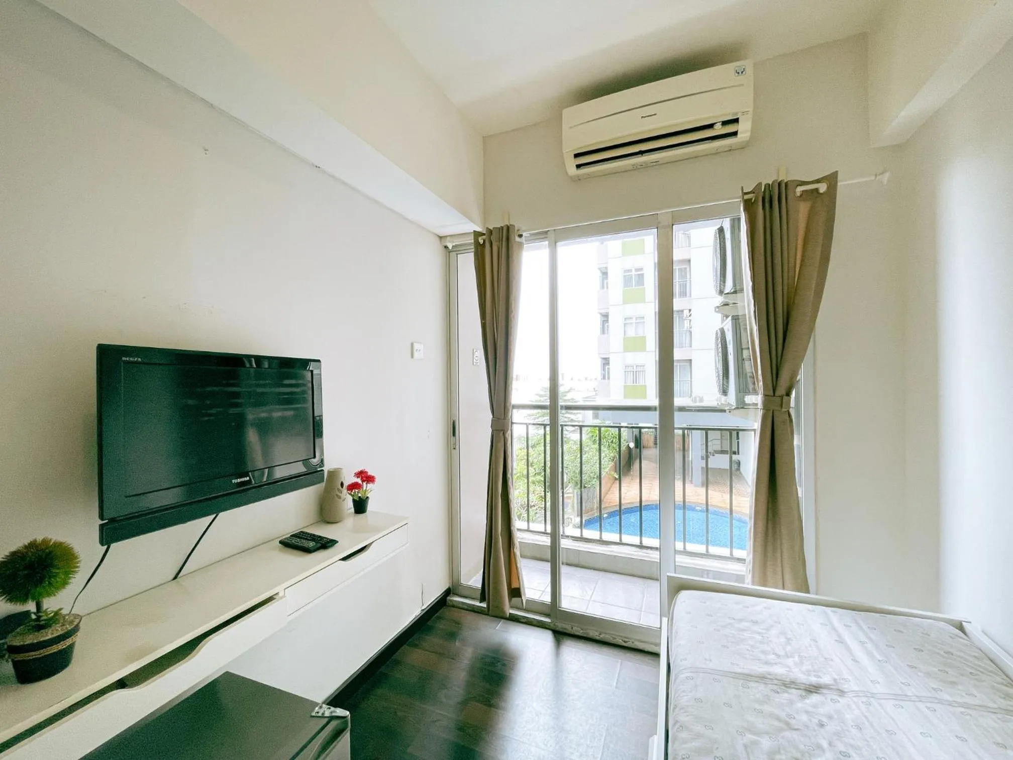 Living room in The Satu Stay - Apartemen SGV