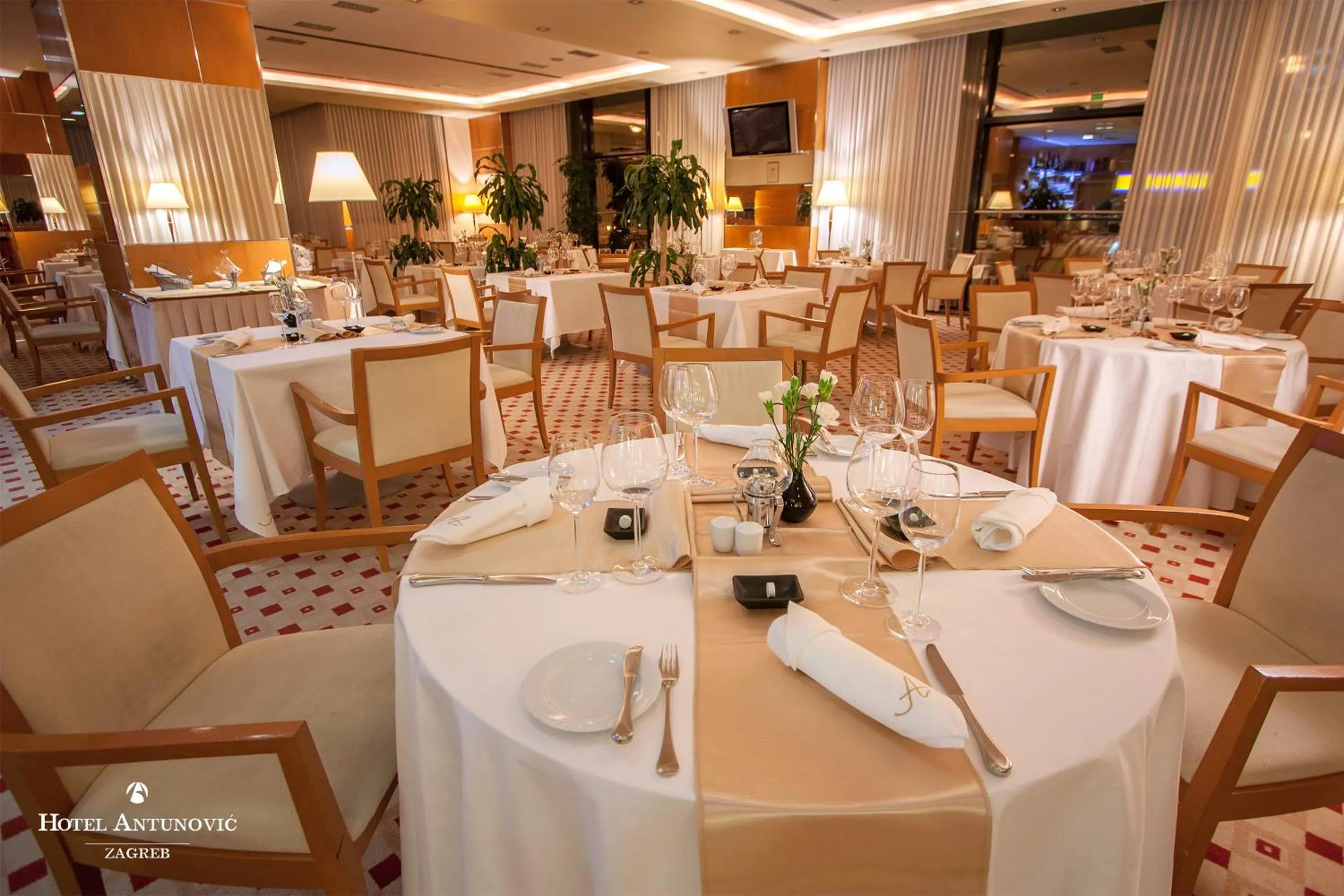Restaurant/places to eat in Hotel Antunovic Zagreb