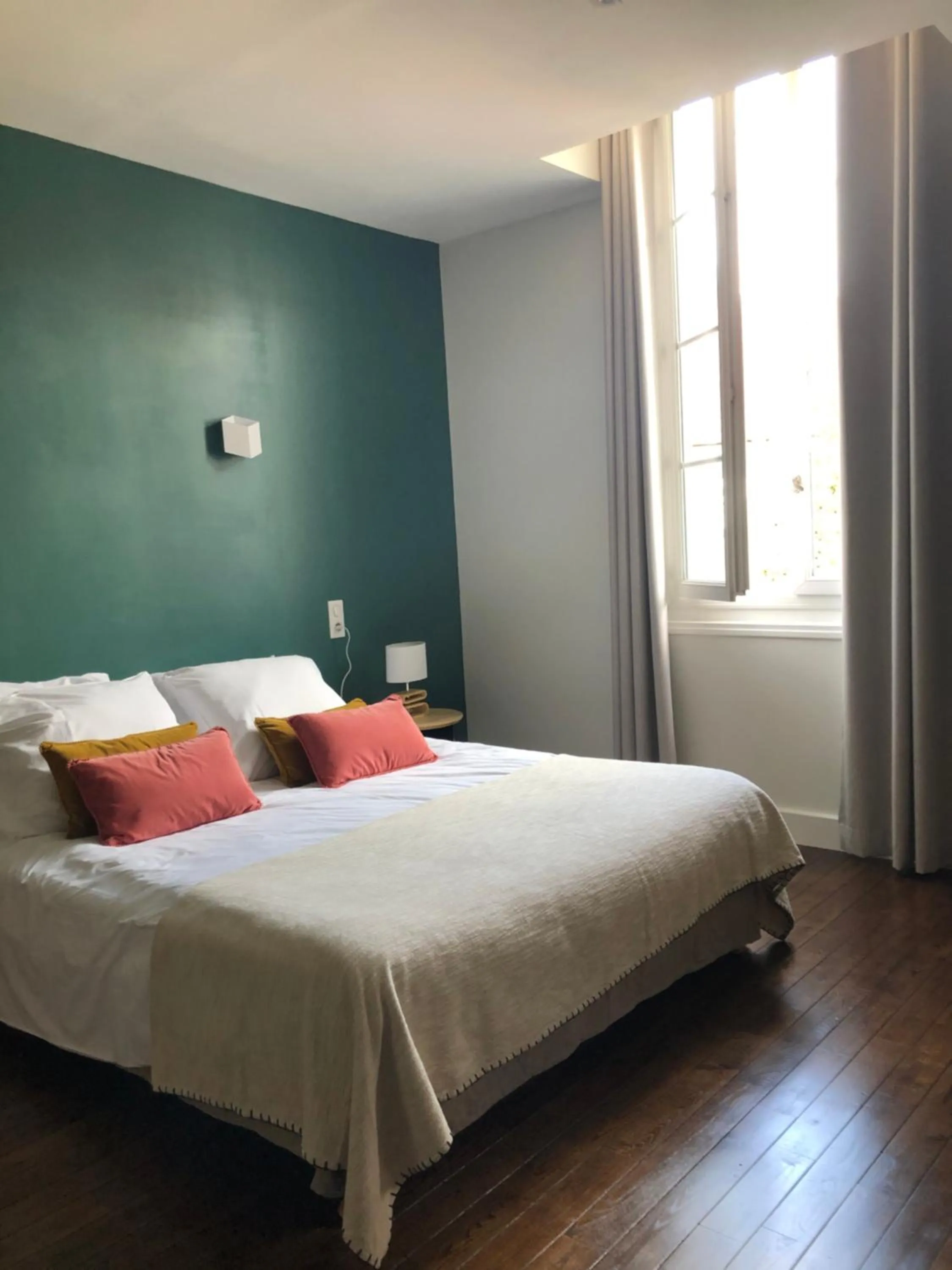 Bed in Hôtel des Cymaises