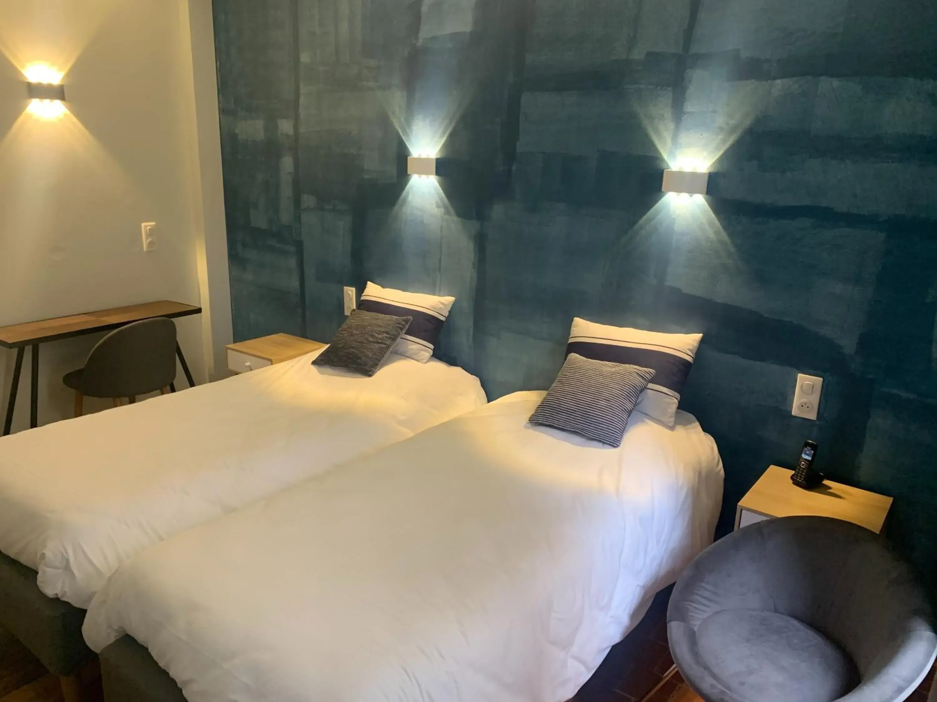 Superior Twin Room in Hôtel des Cymaises Superior Twin Room in Hôtel des Cymaises