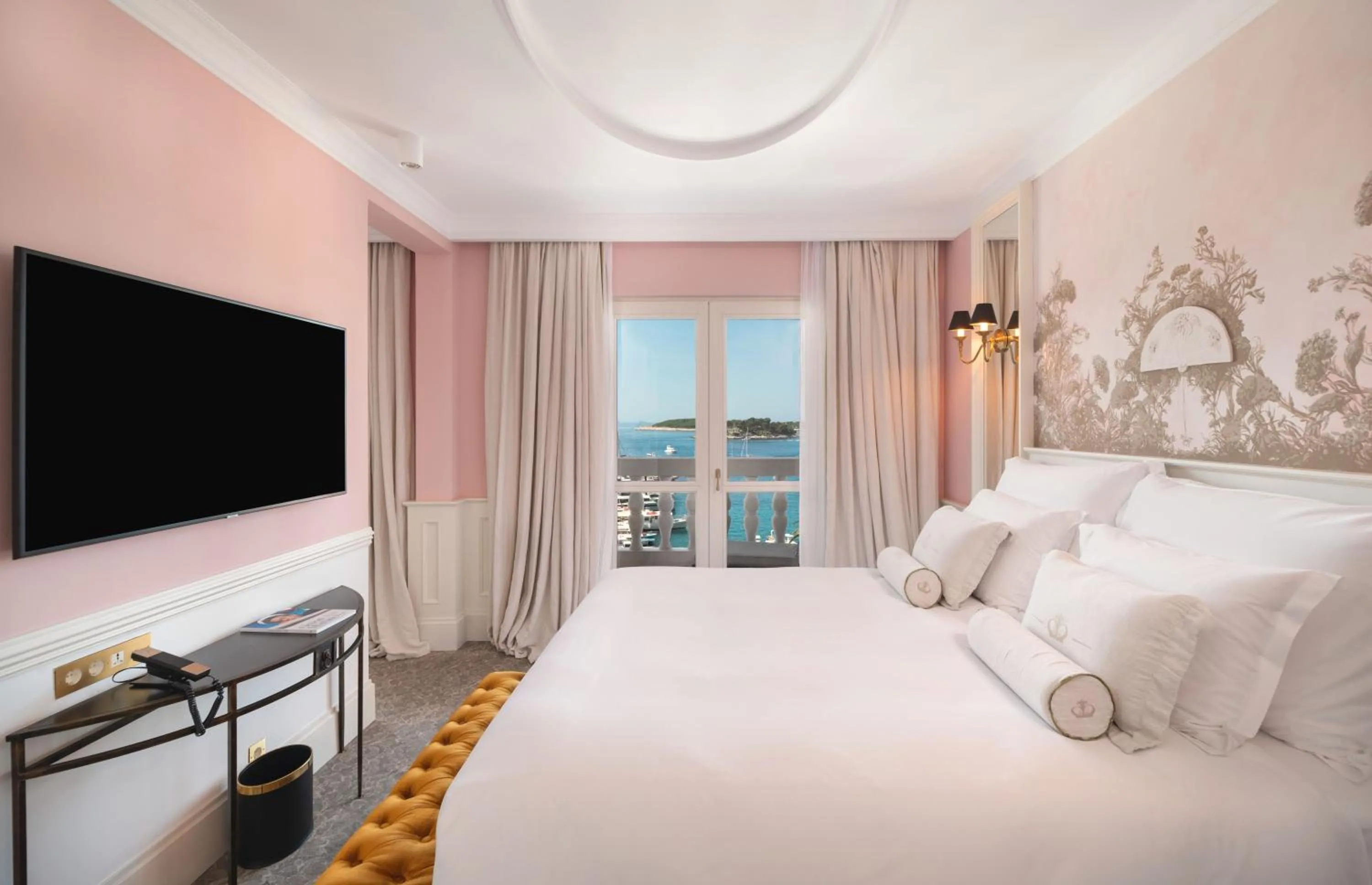 Bed in Palace Elisabeth Hvar Hotel - The Leading Hotels of the World