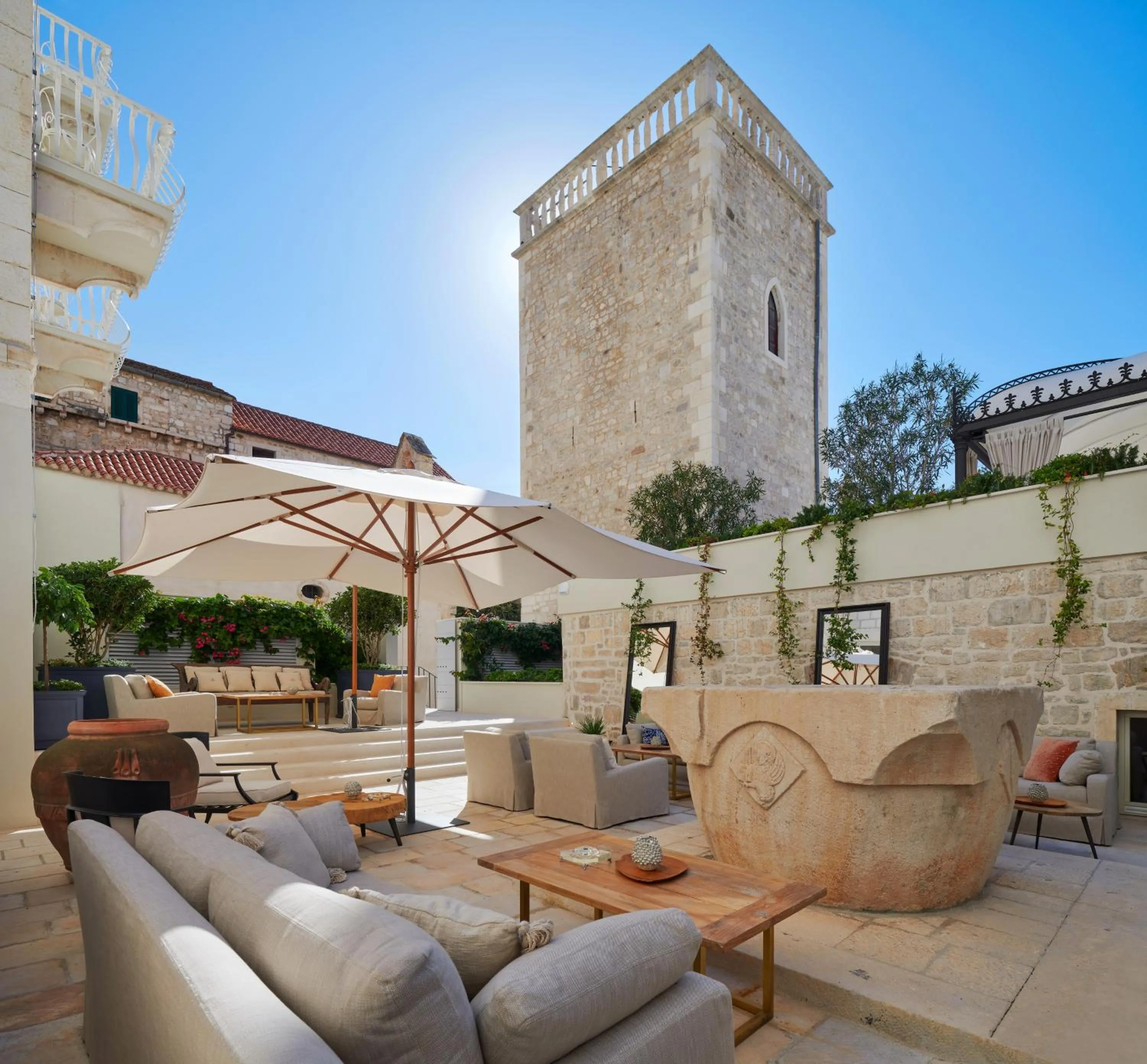 Lounge or bar in Palace Elisabeth Hvar Hotel - The Leading Hotels of the World