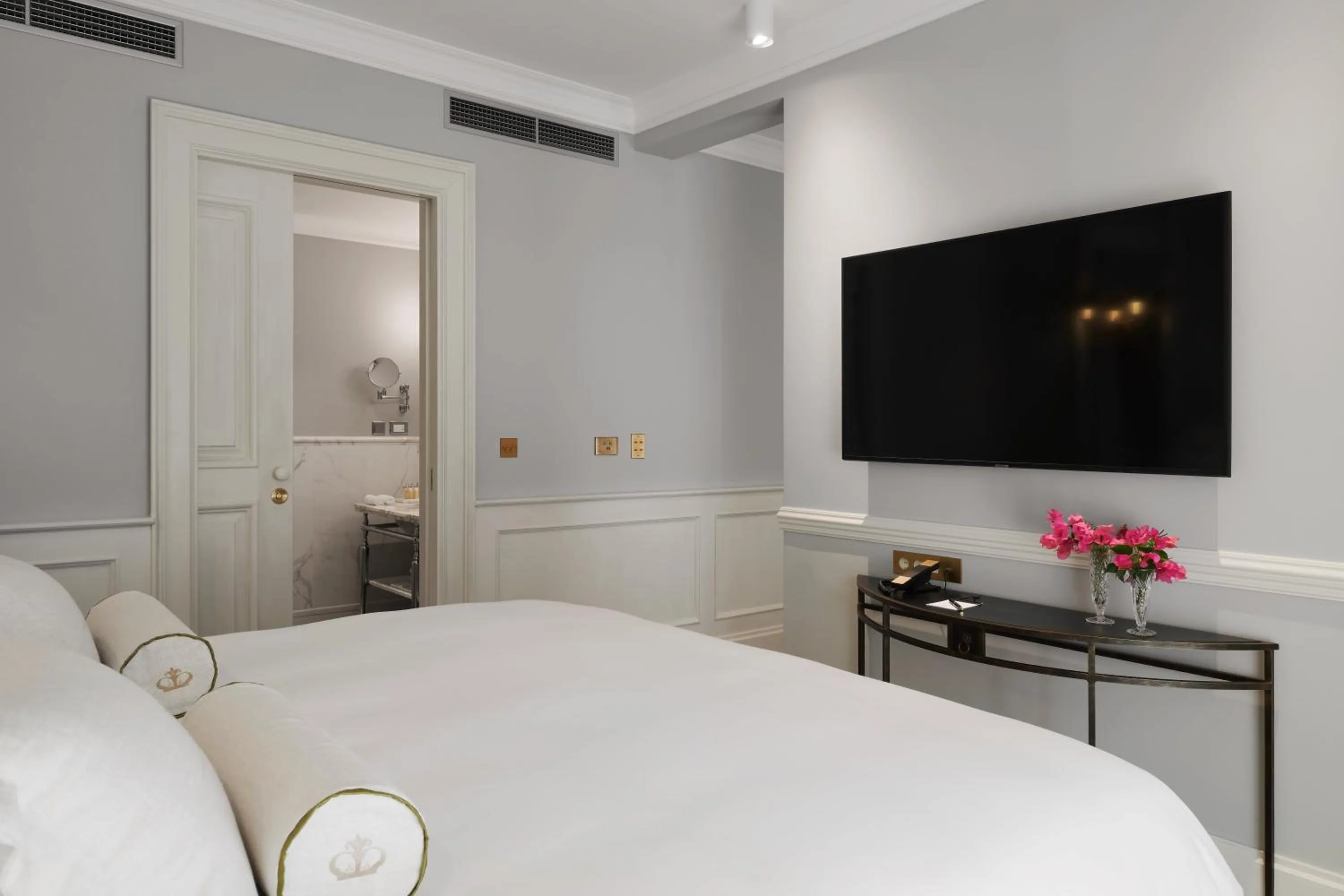 TV and multimedia, Bed in Palace Elisabeth Hvar Hotel - The Leading Hotels of the World