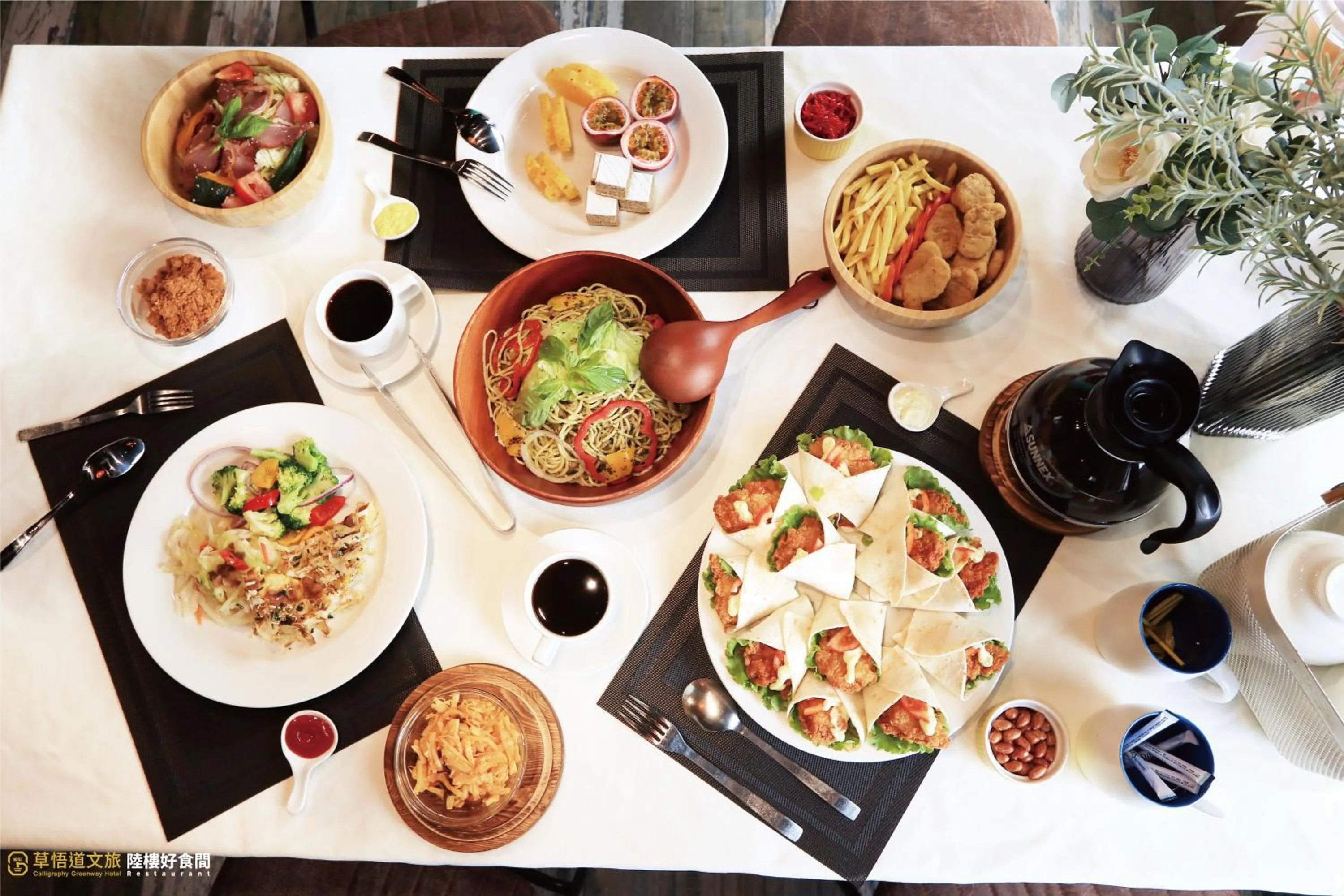 Restaurant/places to eat in Calligraphy Greenway Hotel