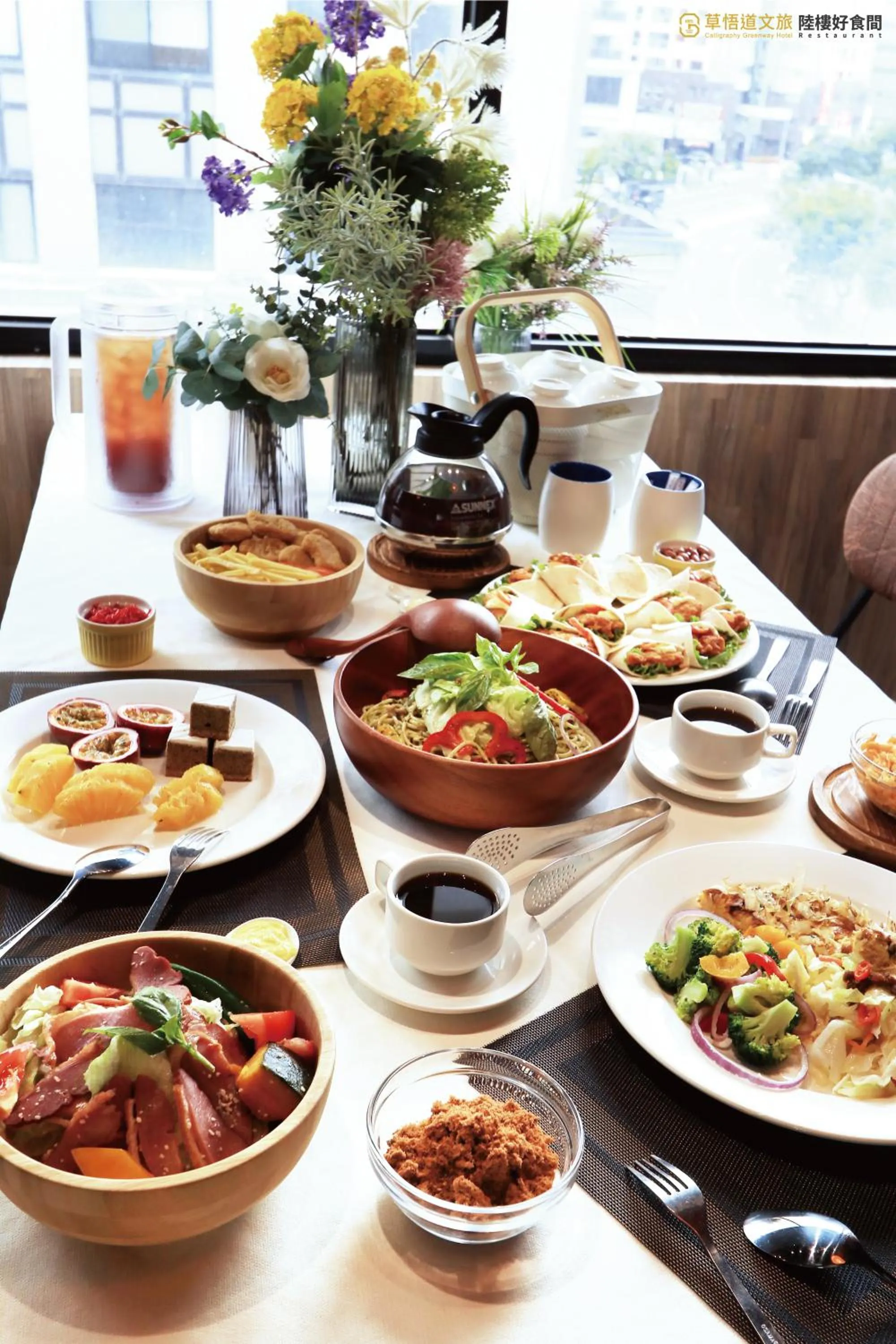 Restaurant/places to eat in Calligraphy Greenway Hotel