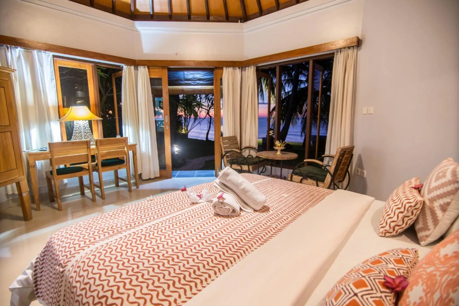 Bed in Mojito Beach Villas