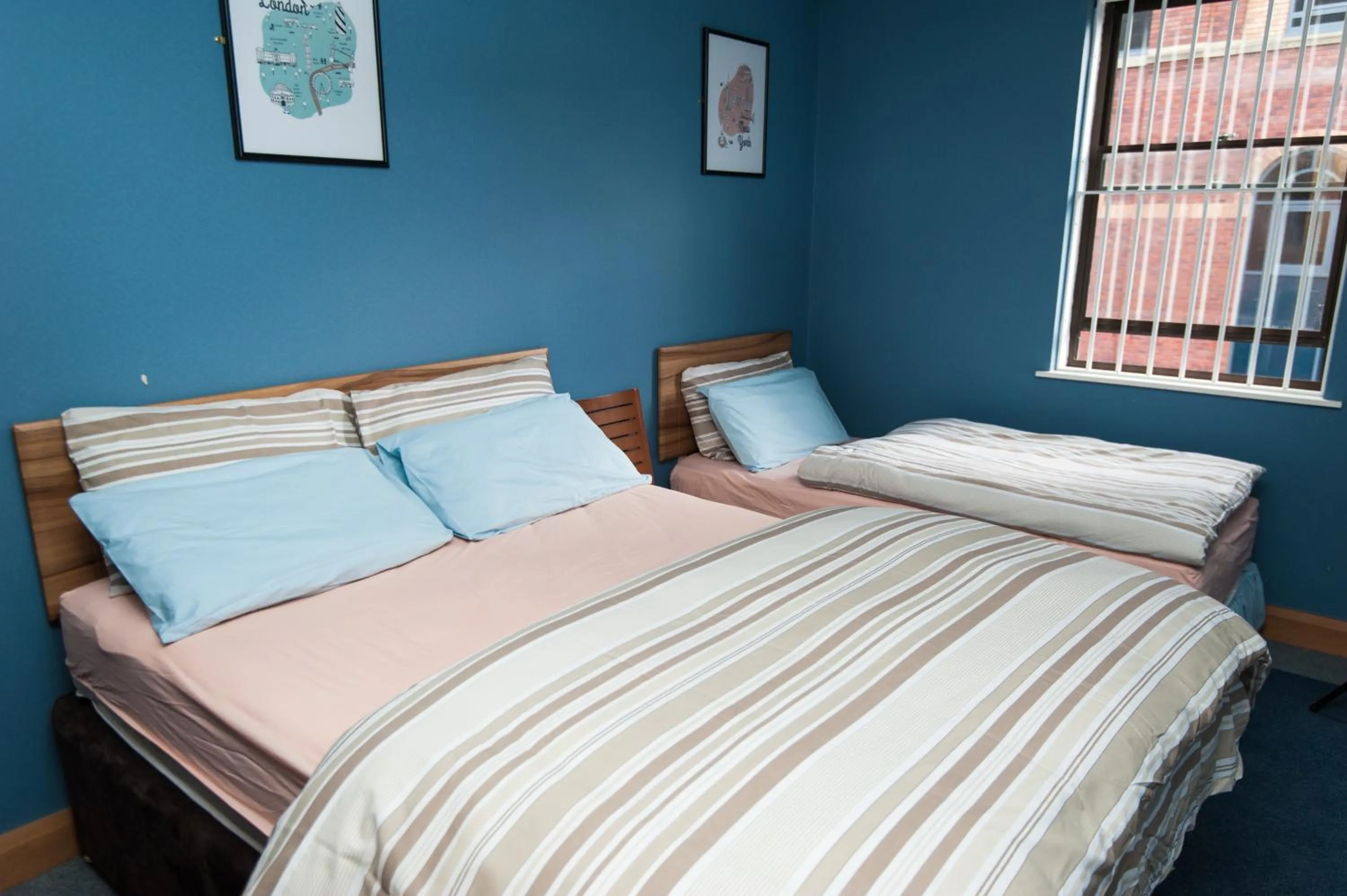 cot in Russell Scott Backpackers Hostel