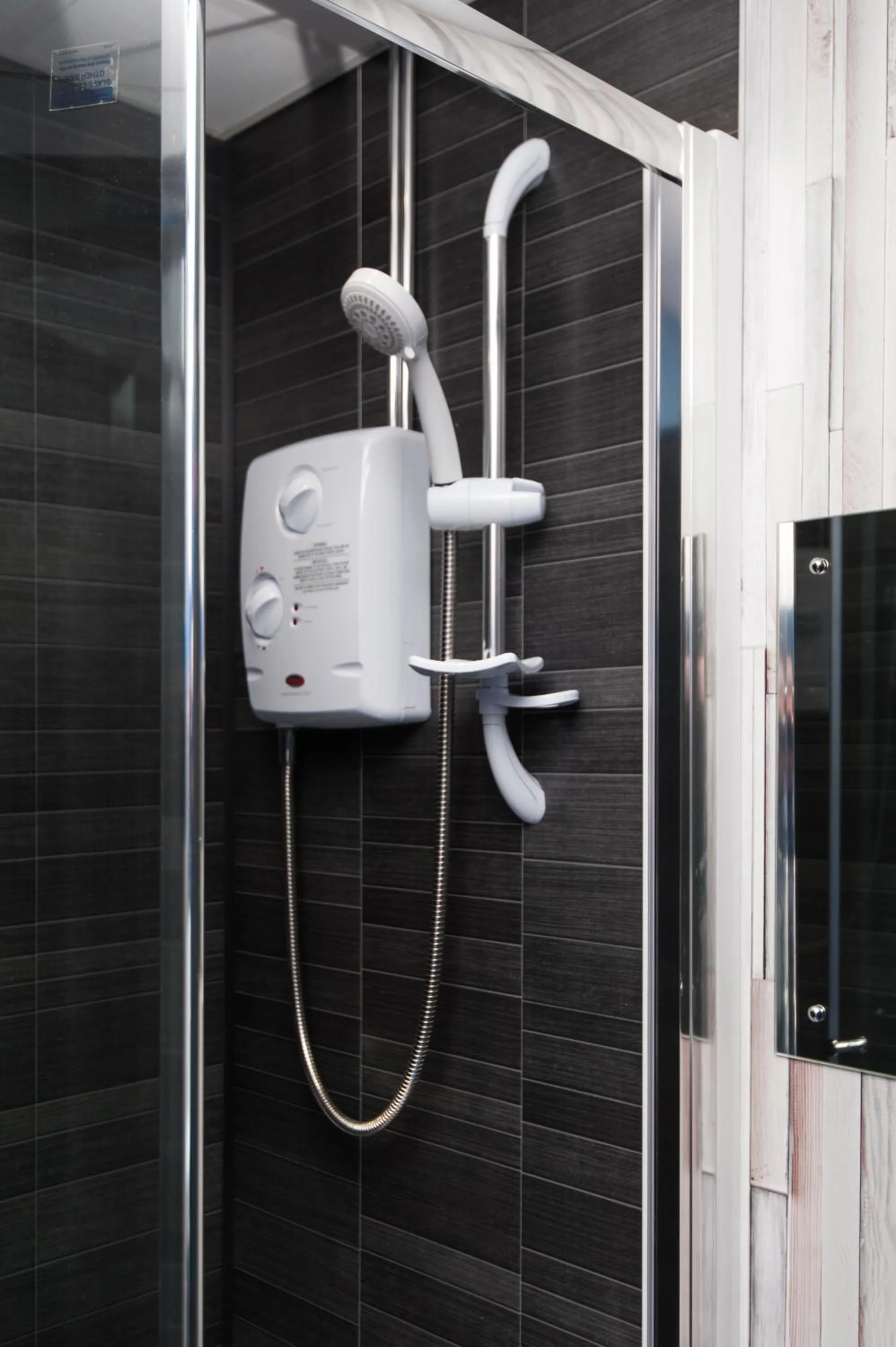 Shower in Russell Scott Backpackers Hostel