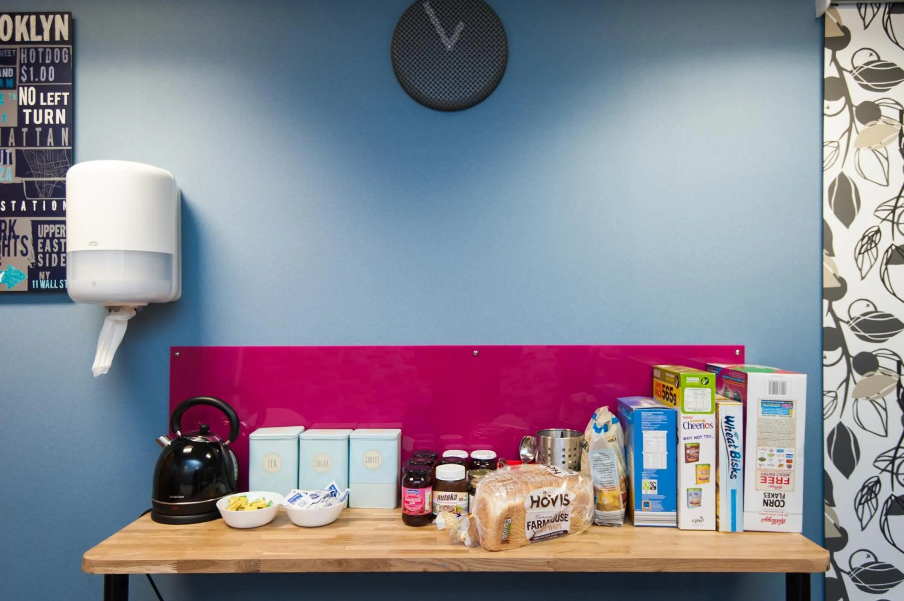 Coffee/tea facilities in Russell Scott Backpackers Hostel