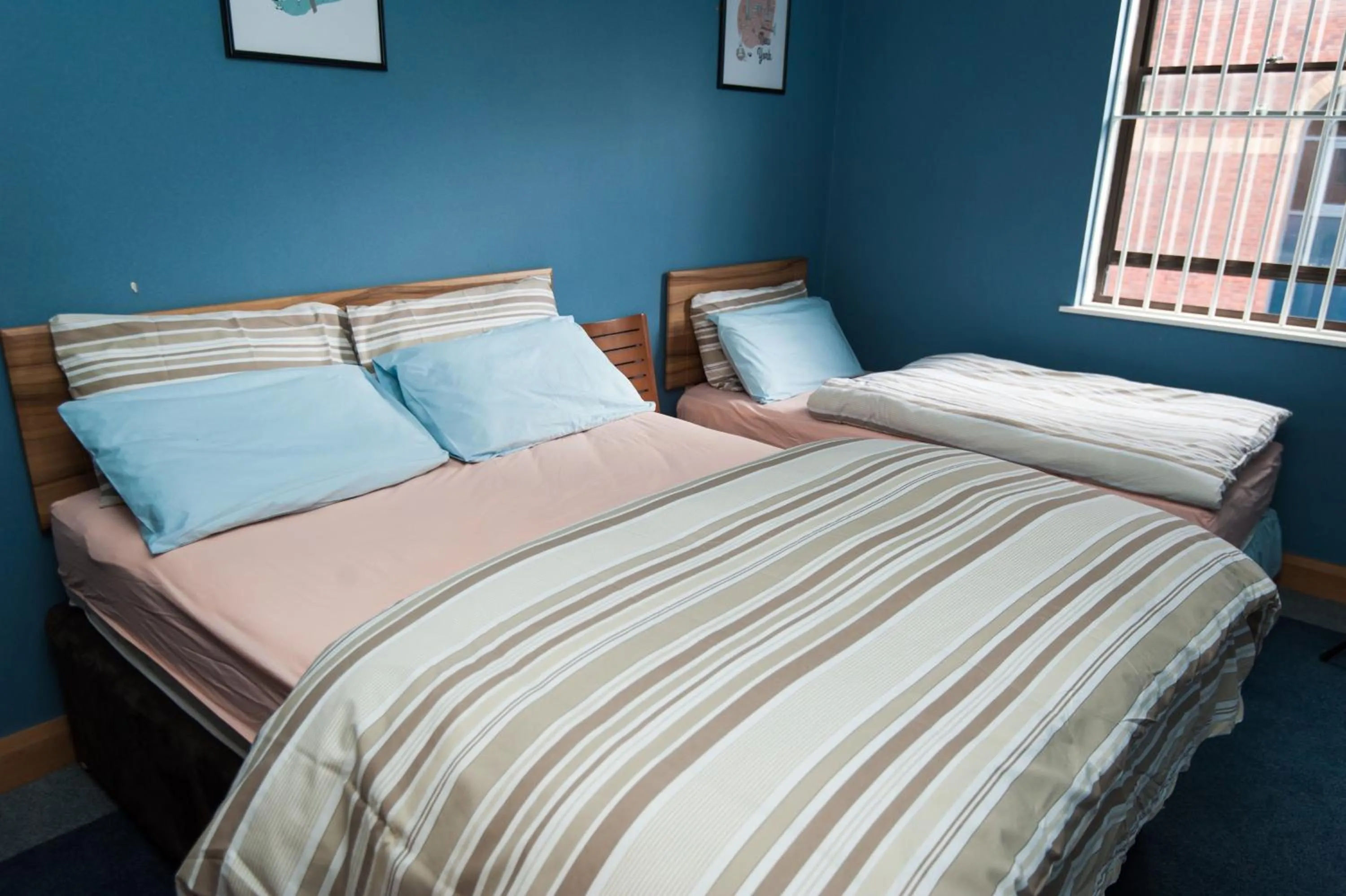 cot in Russell Scott Backpackers Hostel