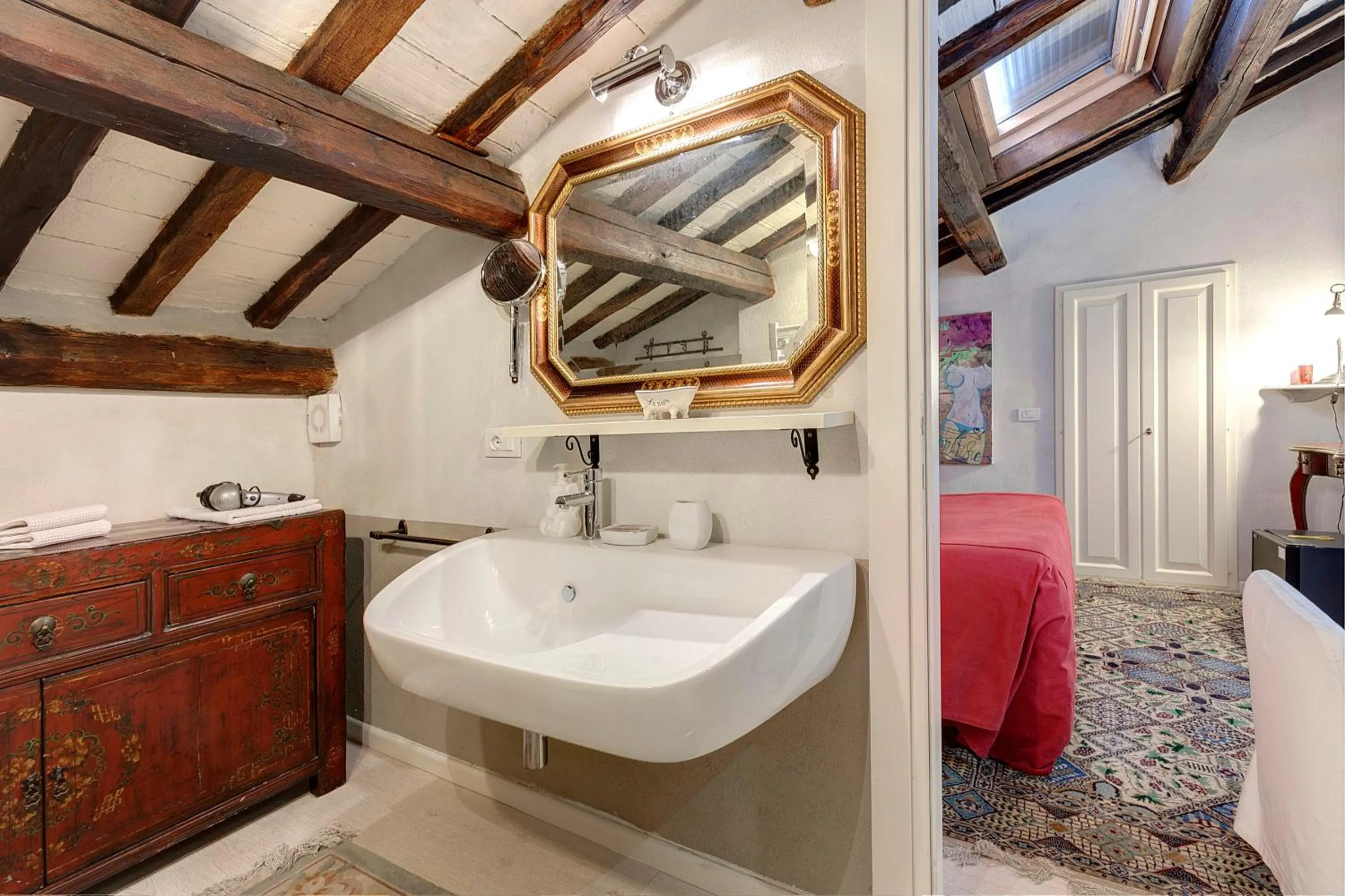 Bathroom in LM Suites Spagna