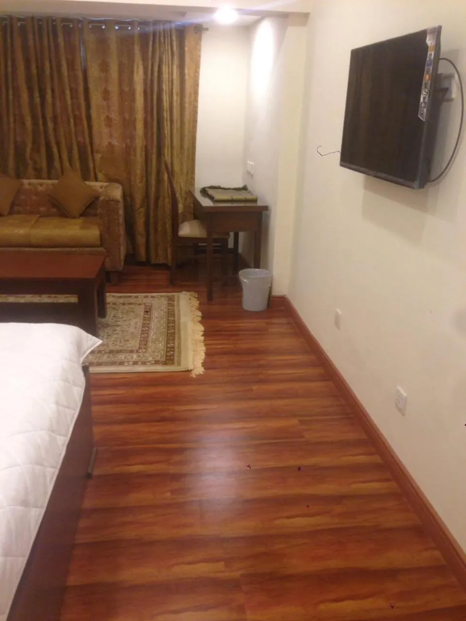 Photo of the whole room, Bed in Diplomat Hotel