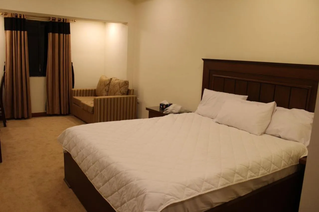 Bedroom, Bed in Diplomat Hotel