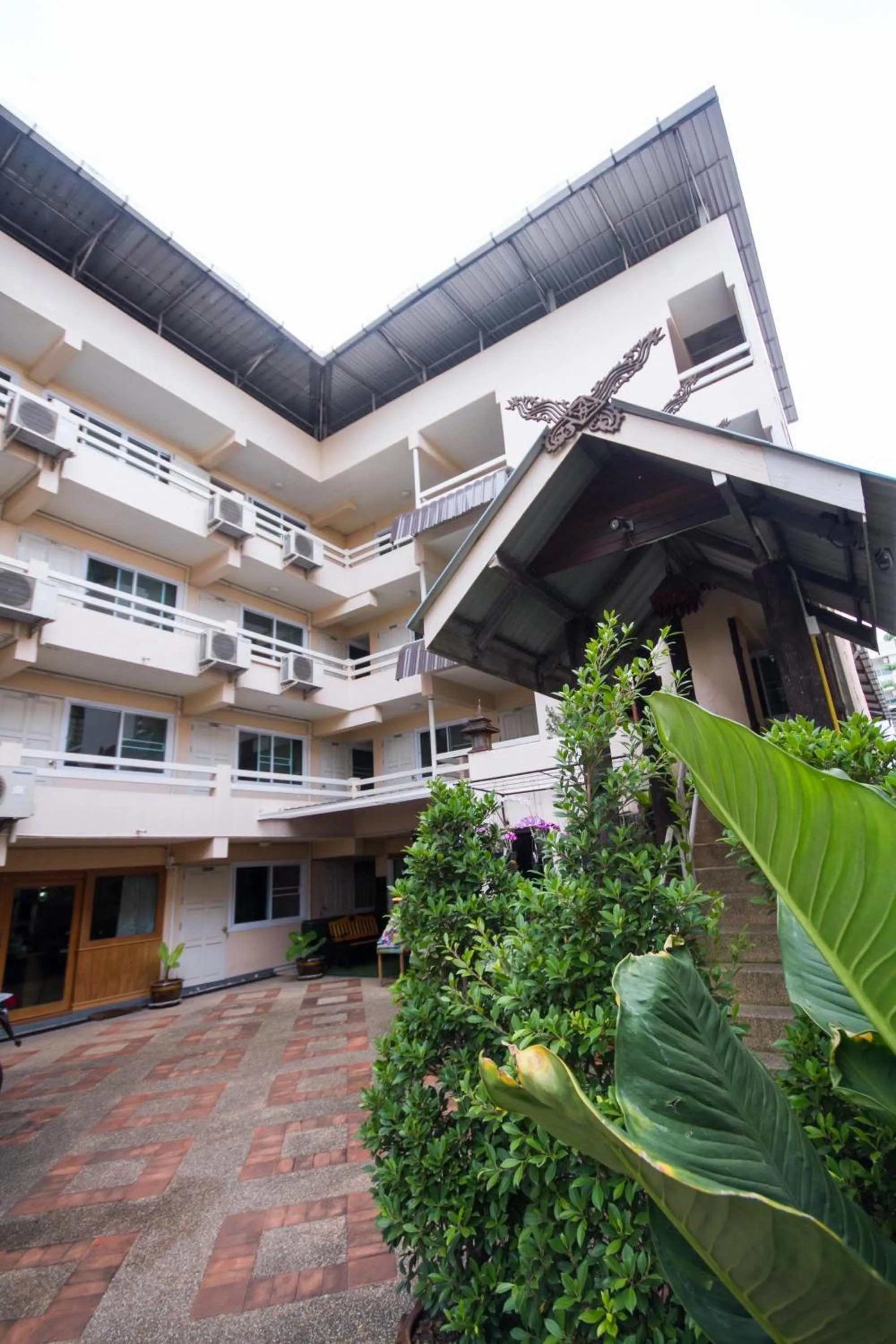 Property building in Jang Sripoom House