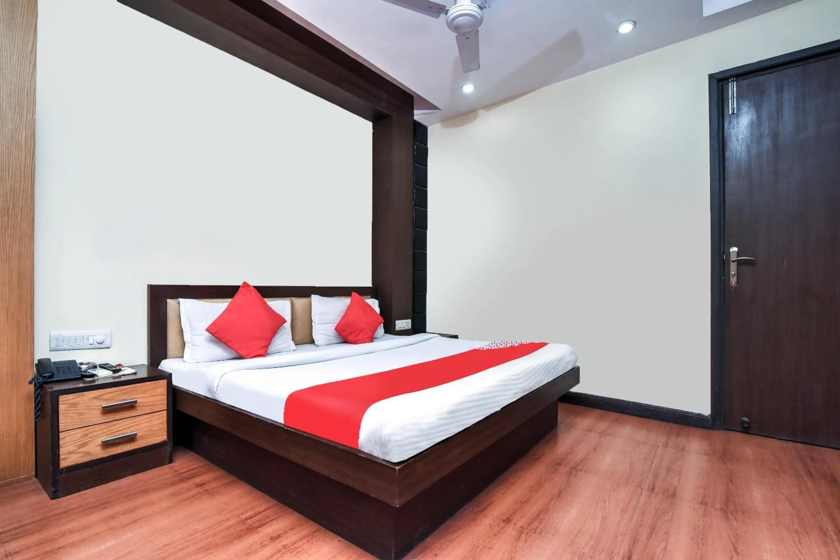 Lobby or reception, Bed in Hotel O Kochar Plaza