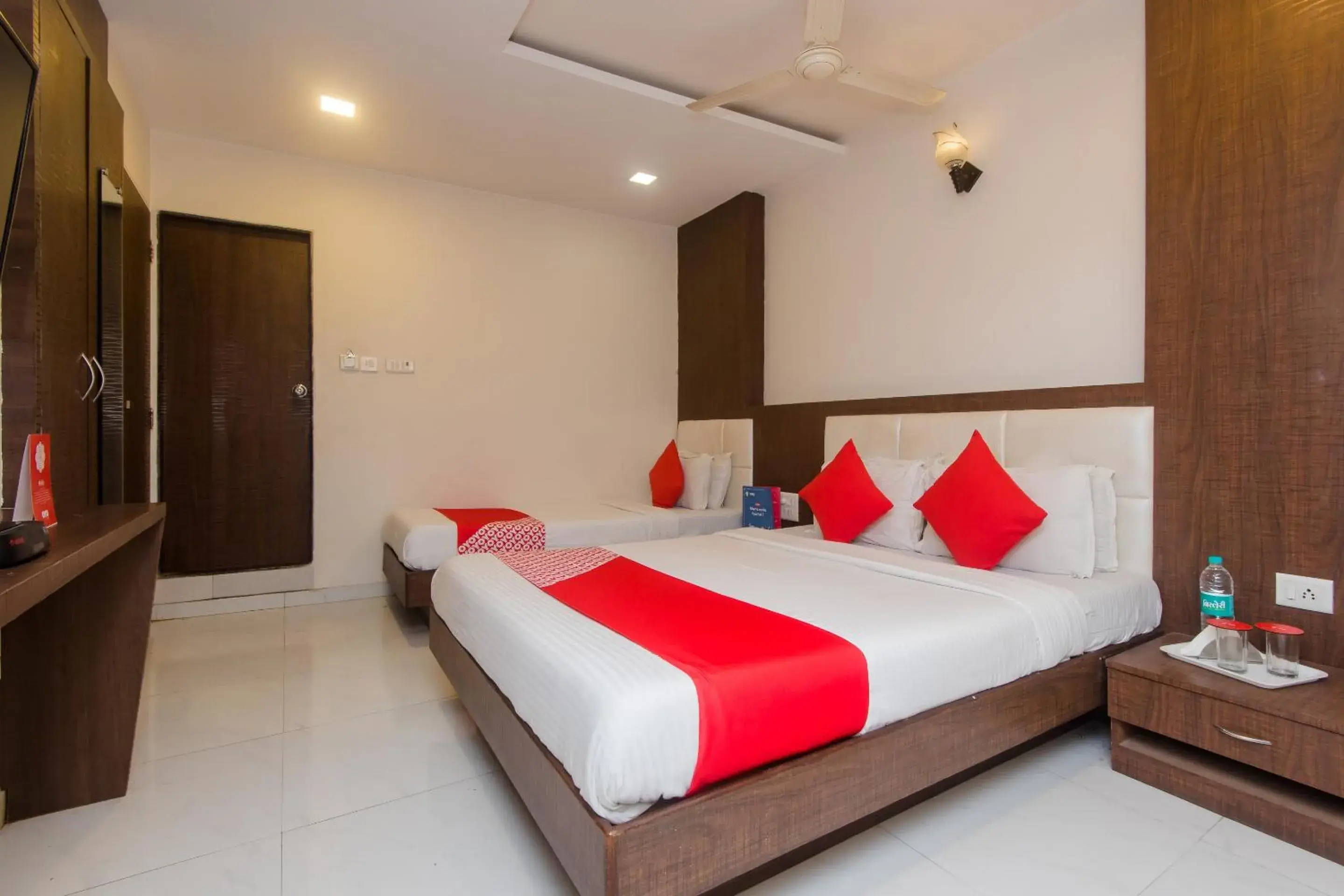 Deluxe Double Room - single occupancy in Hotel O Alfa Grand Near Chhatrapati Shivaji International Airport Deluxe Double Room - single occupancy in Hotel O Alfa Grand Near Chhatrapati Shivaji International Airport