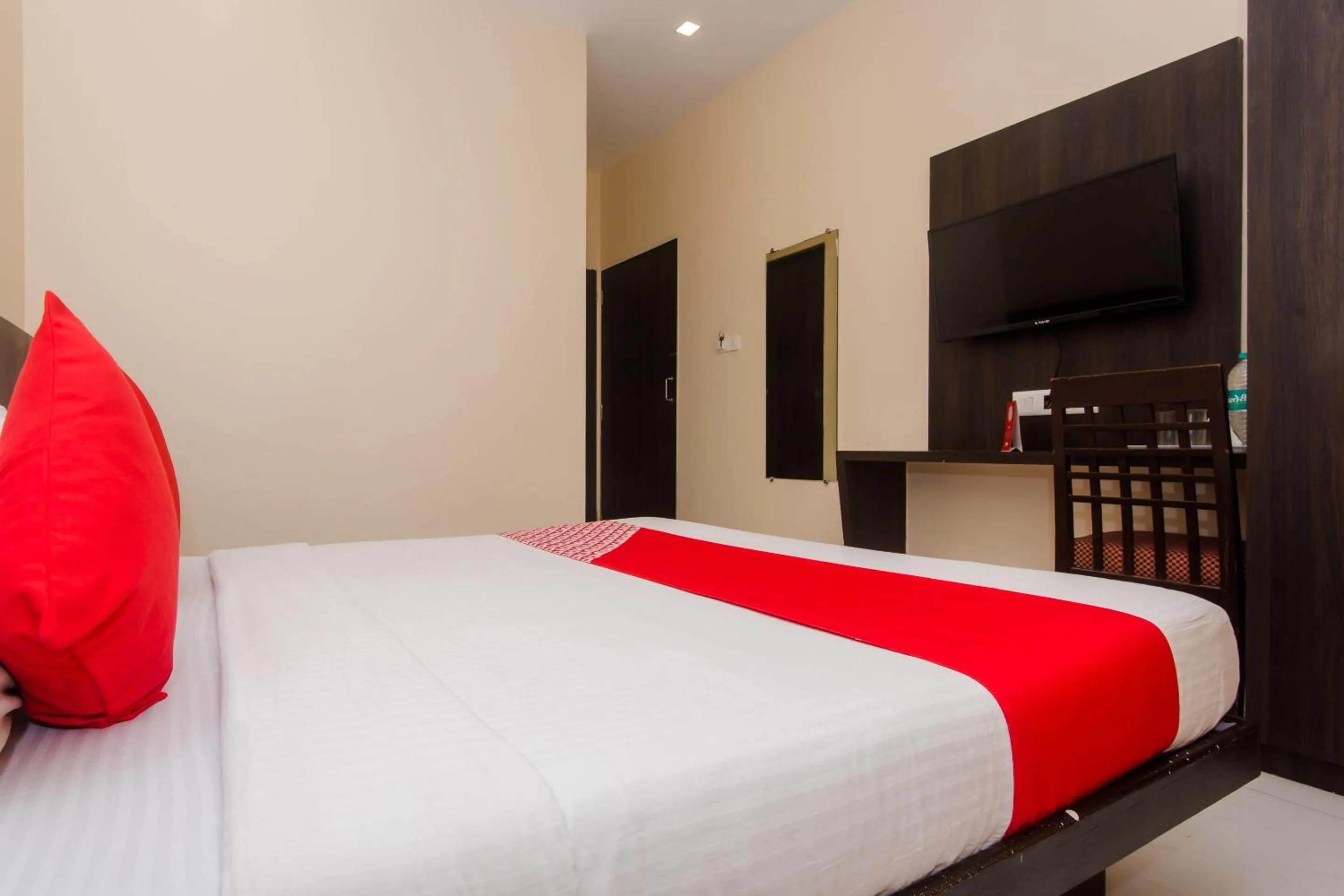 Bedroom, Bed in Hotel O Alfa Grand Near Chhatrapati Shivaji International Airport