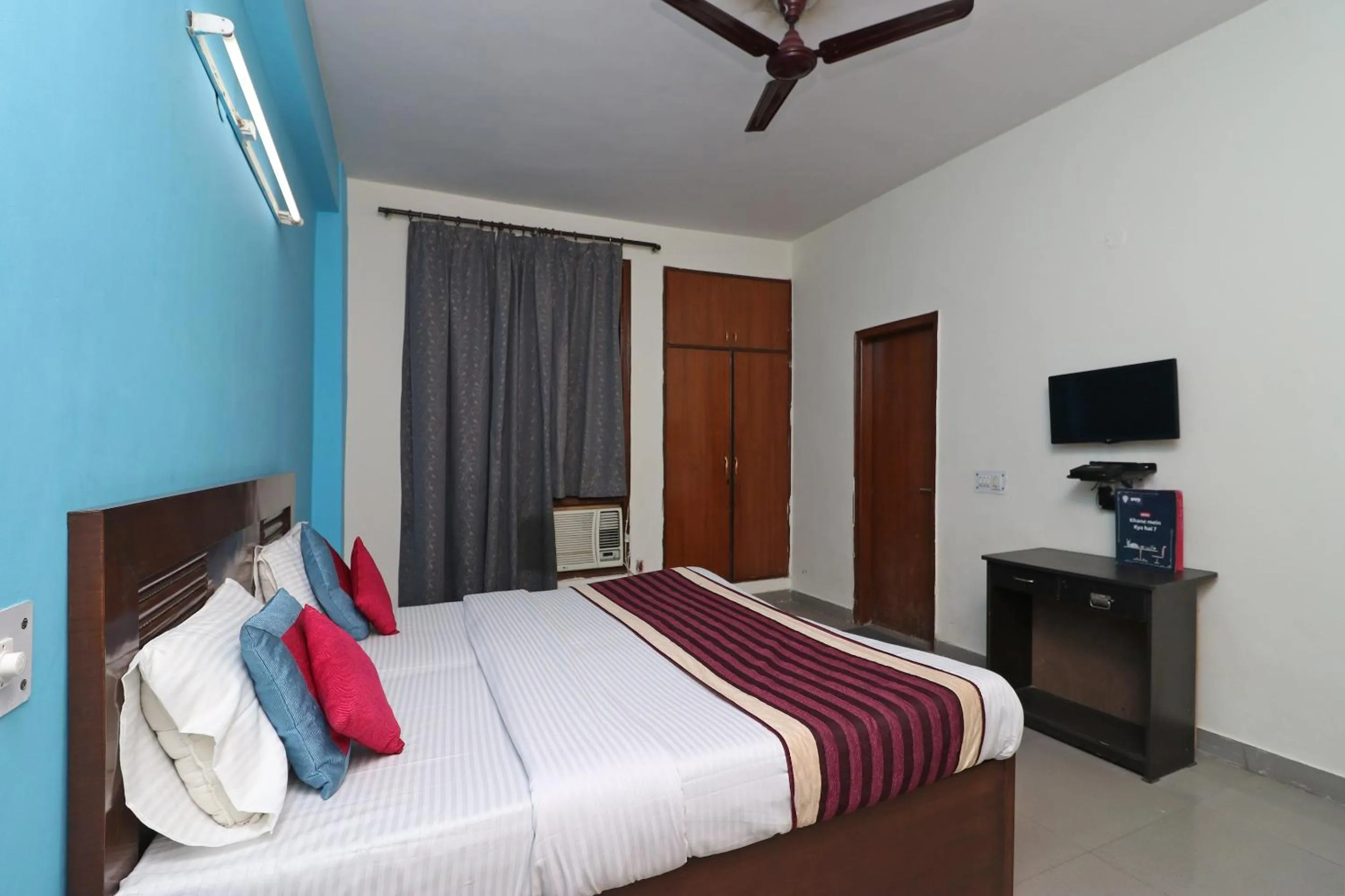 Photo of the whole room, Bed in Hotel Akash Palace