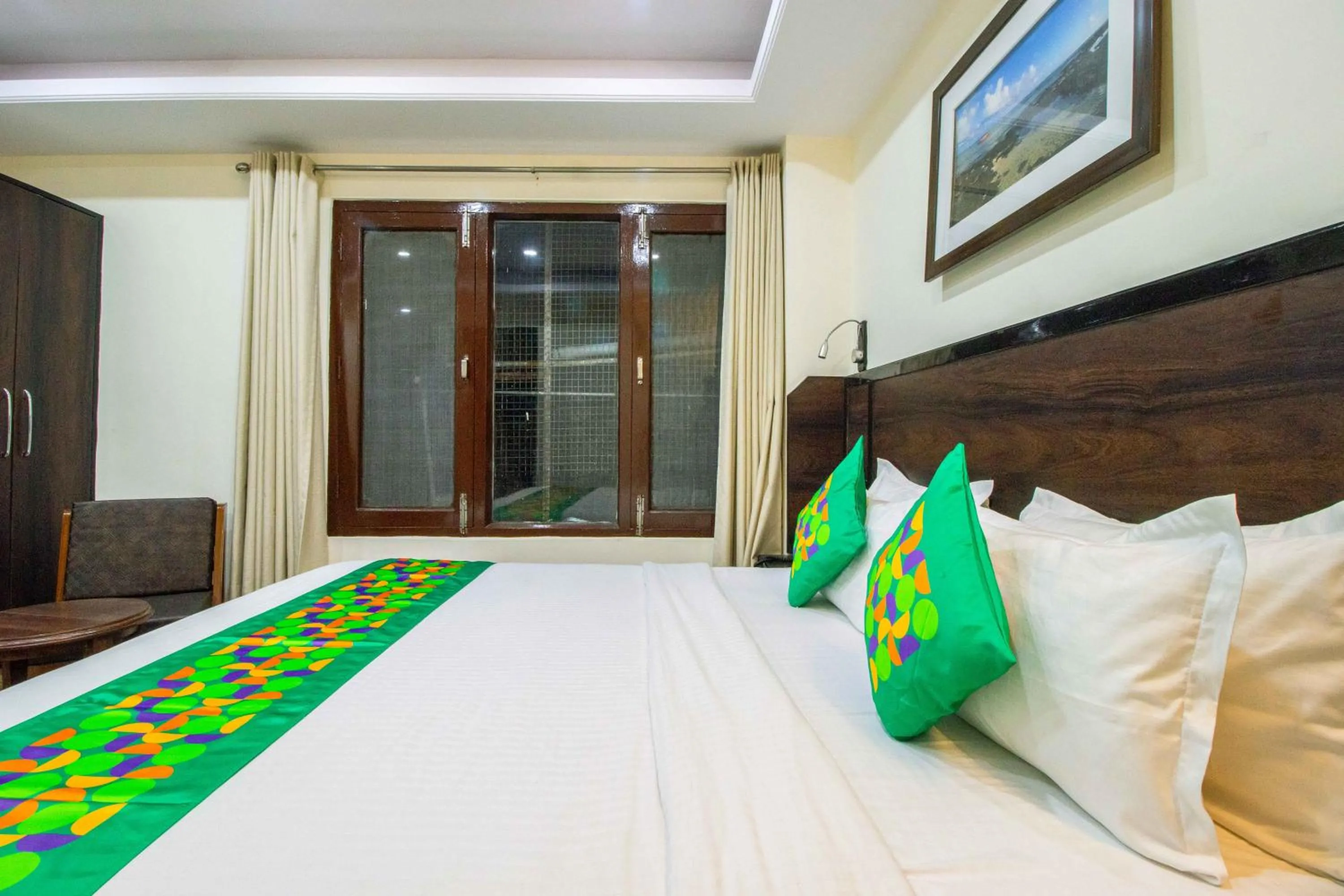 Bedroom, Bed in Treebo Maharaja, Near Mall Road