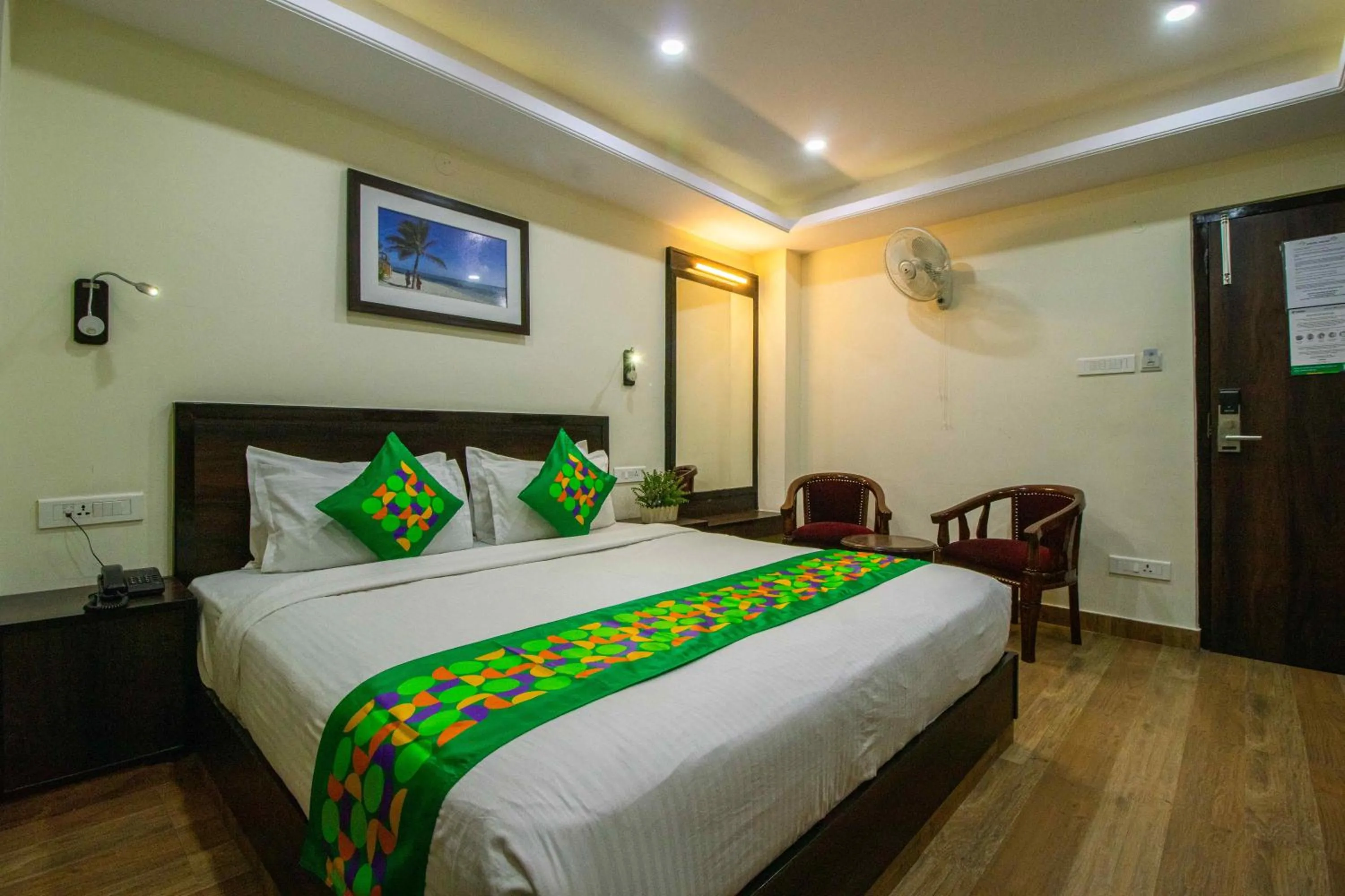 Bedroom, Bed in Treebo Maharaja, Near Mall Road