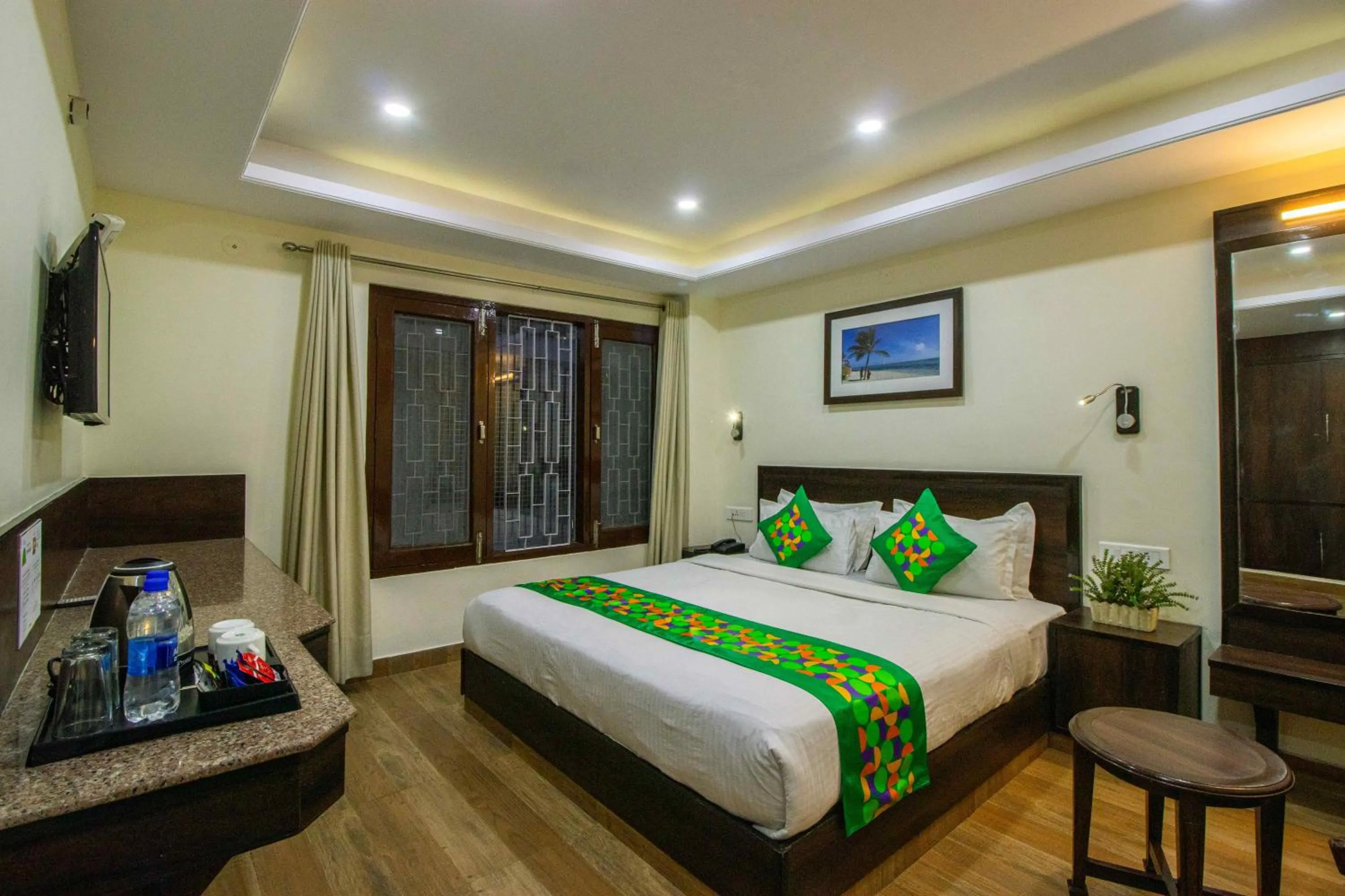 Bedroom, Bed in Treebo Maharaja, Near Mall Road