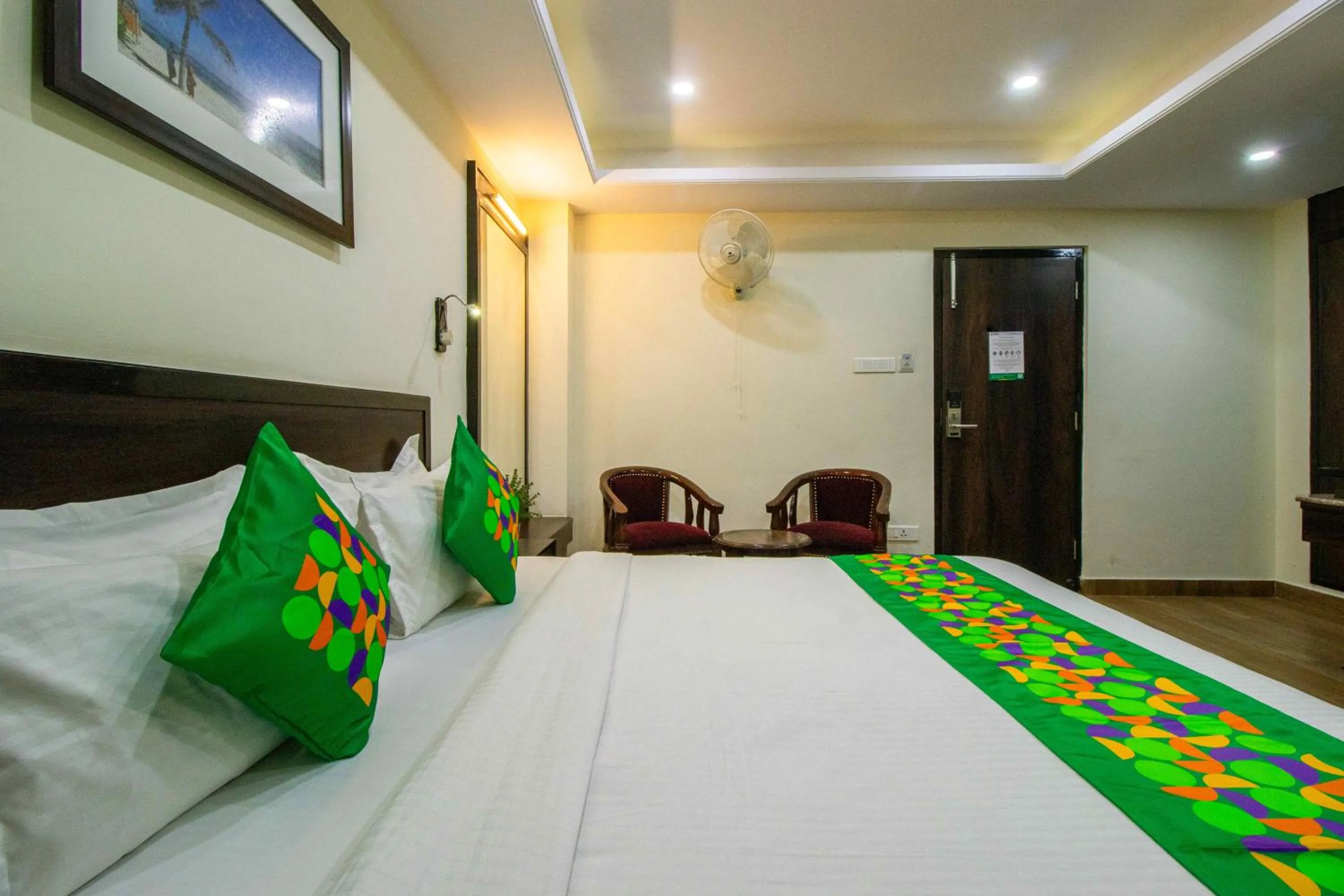 Bedroom, Bed in Treebo Maharaja, Near Mall Road