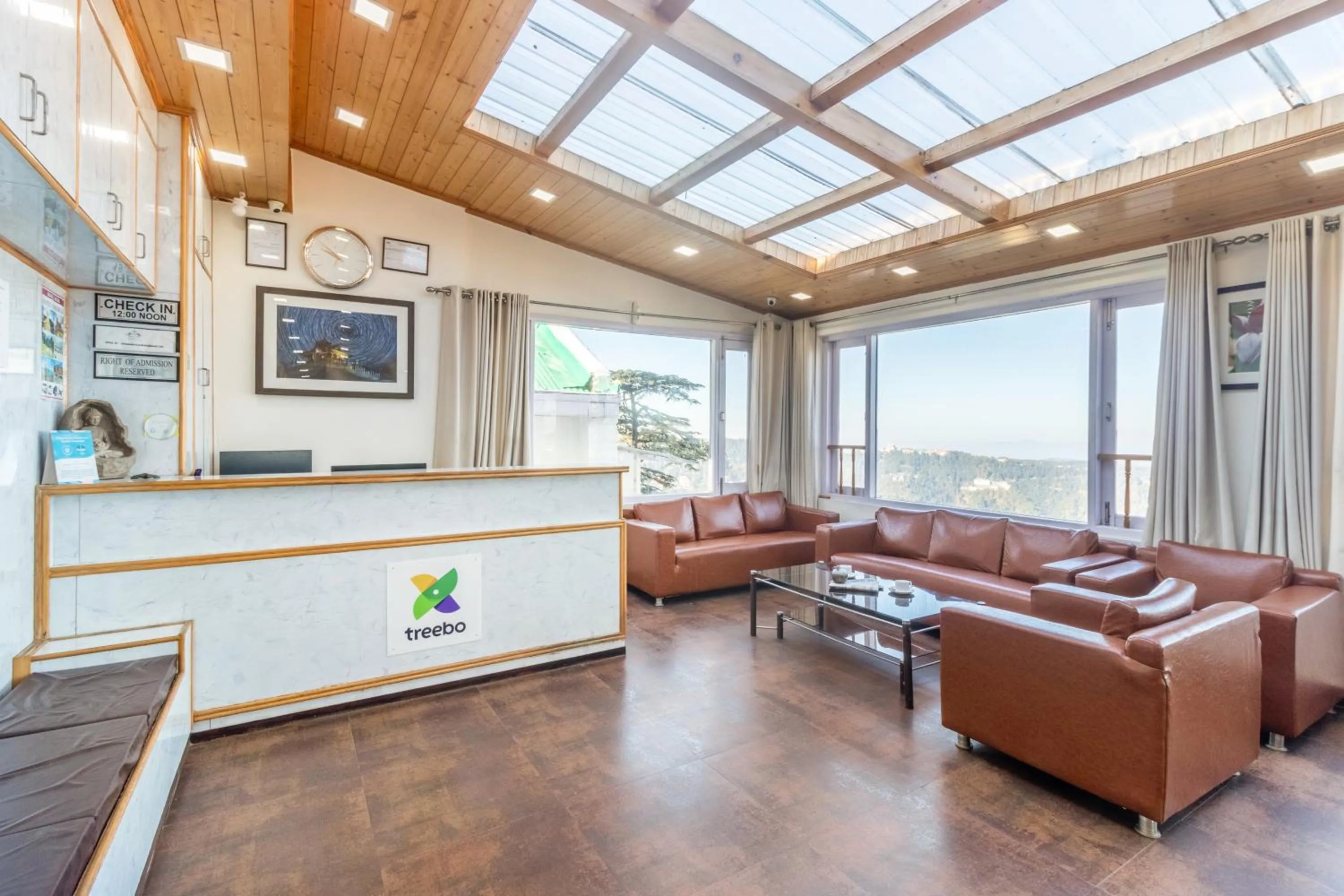 Lobby or reception in Treebo Maharaja, Near Mall Road