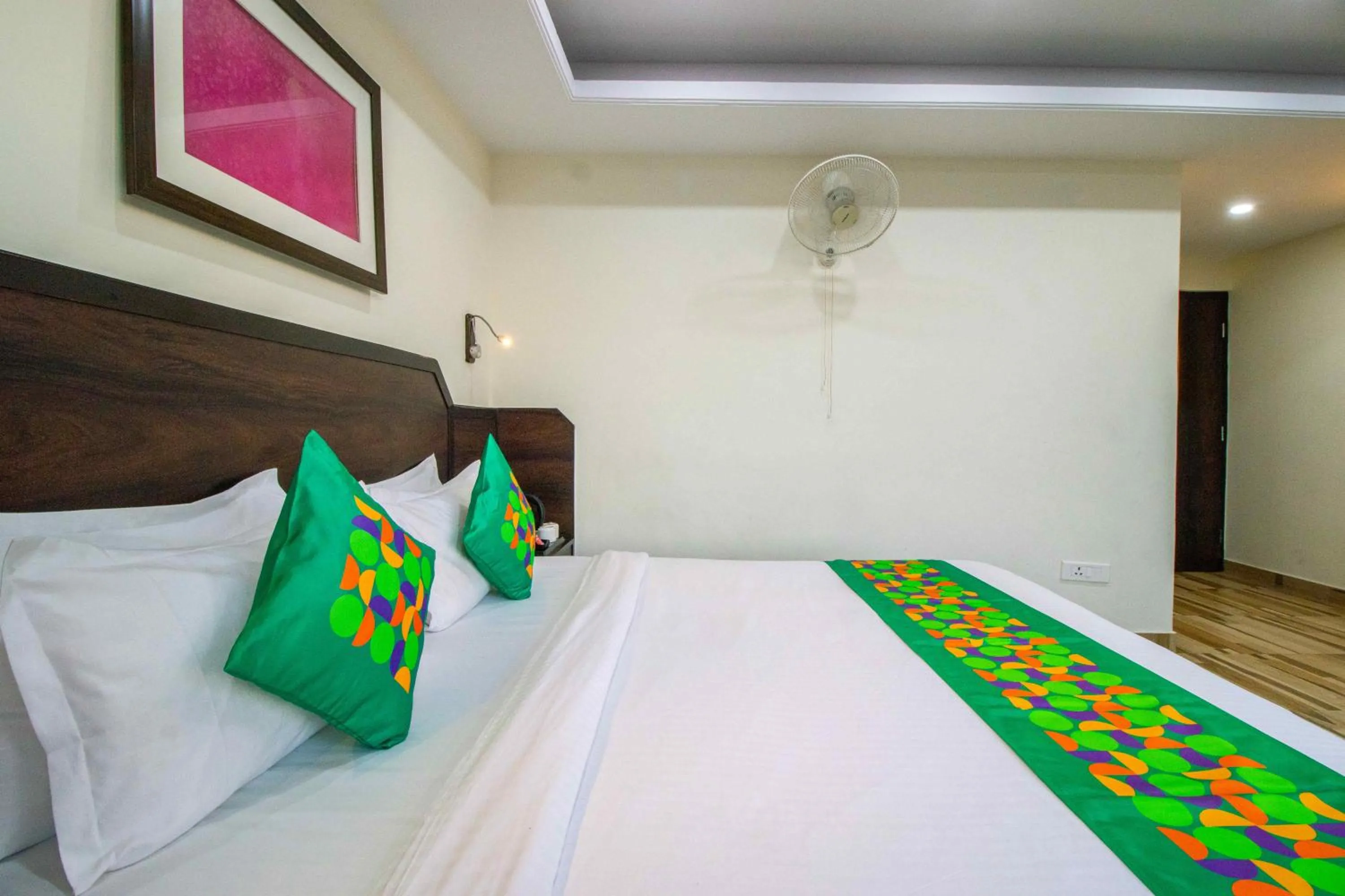 Bedroom, Bed in Treebo Maharaja, Near Mall Road