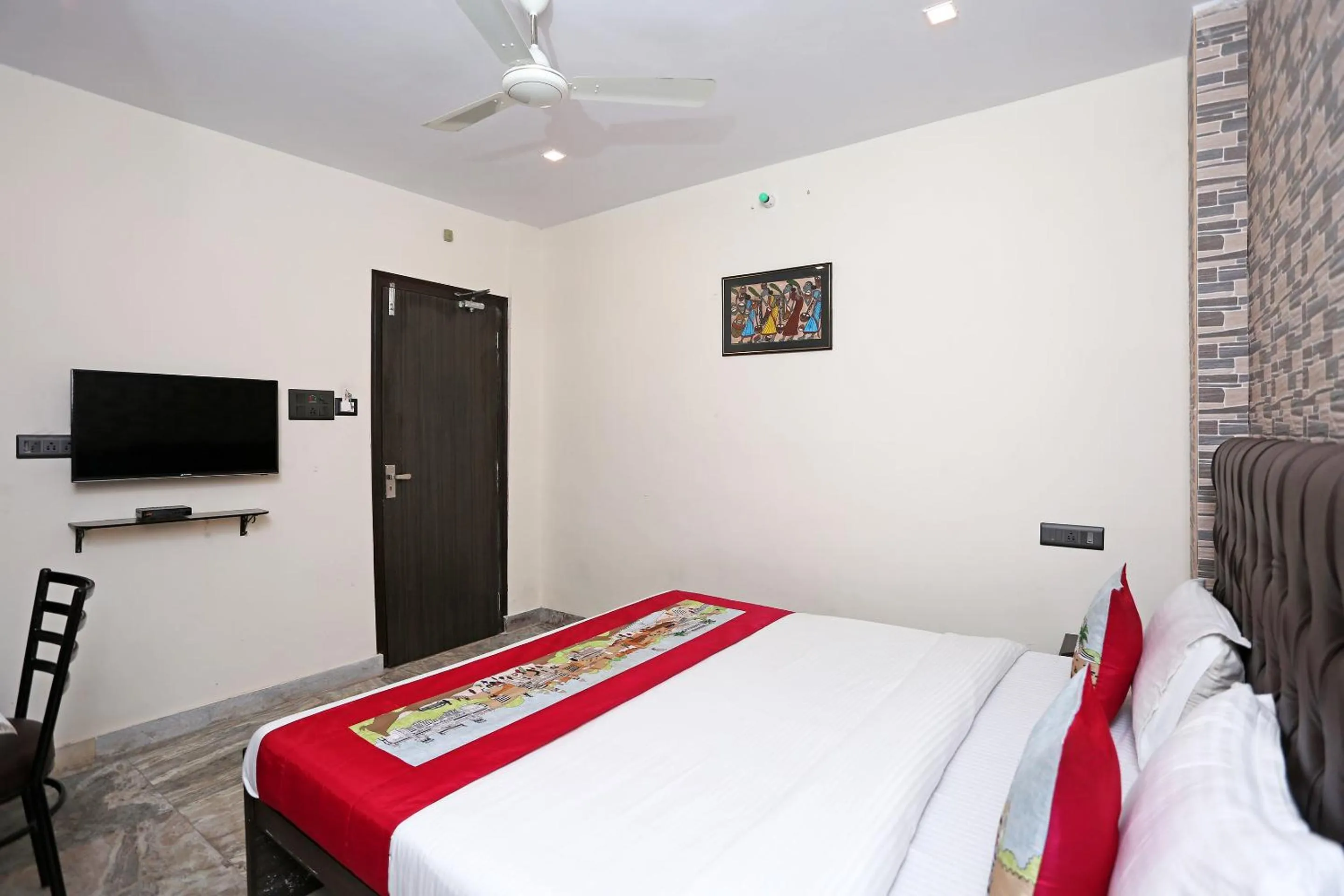 Bedroom in Collection O Church View Near St. Thomas's Church