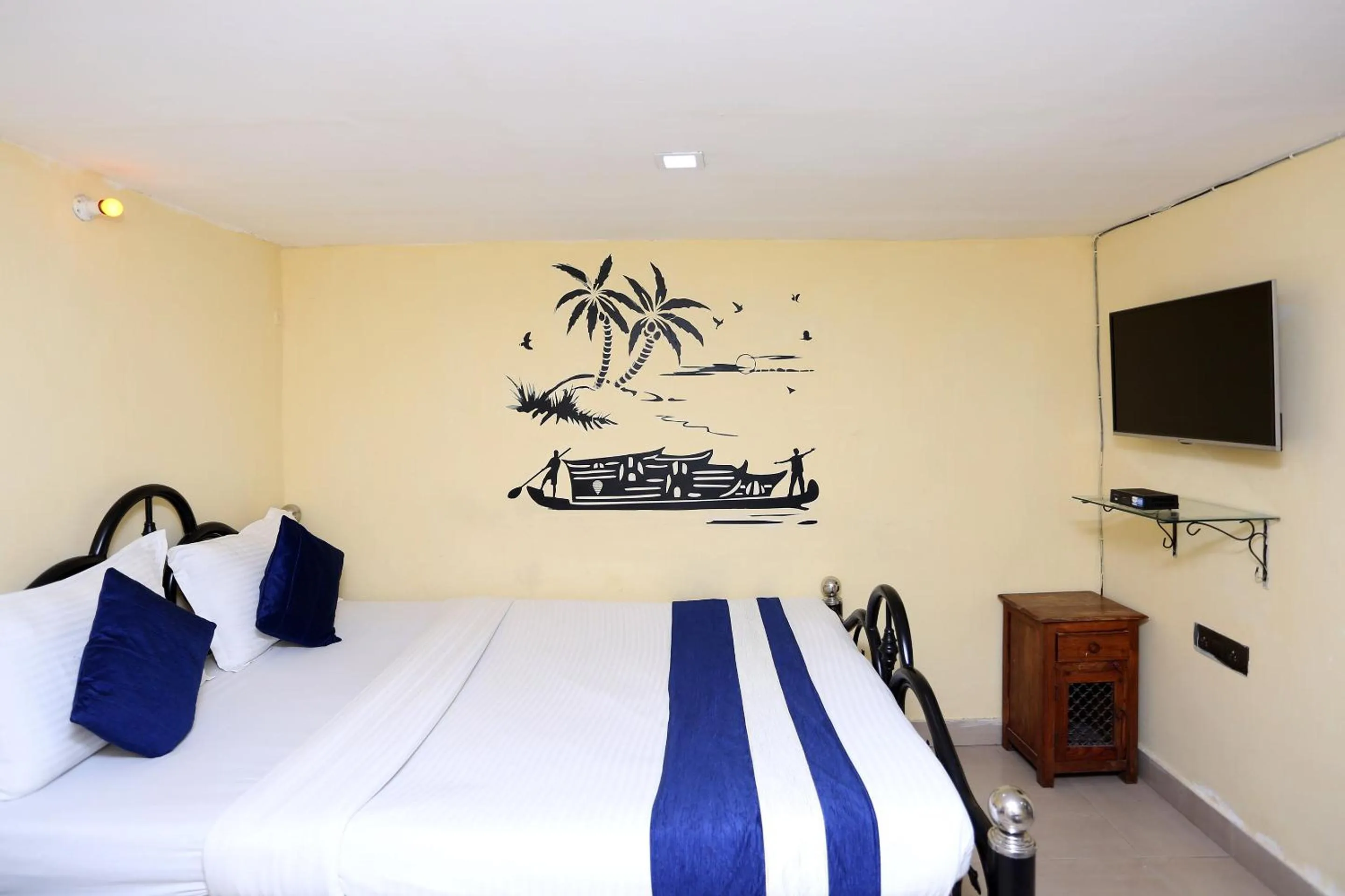 Bedroom in Collection O Church View Near St. Thomas's Church