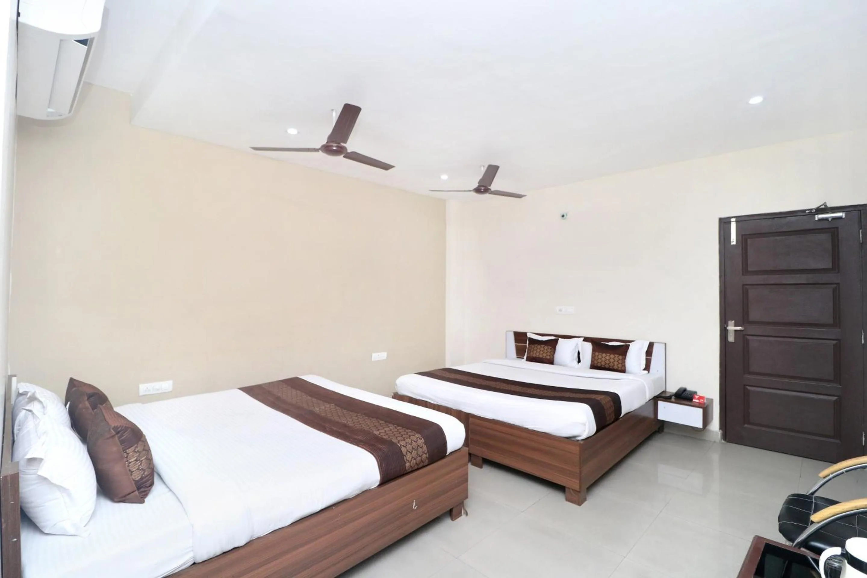 Lobby or reception, Bed in HOTEL WHITE STONE RESIDENCY