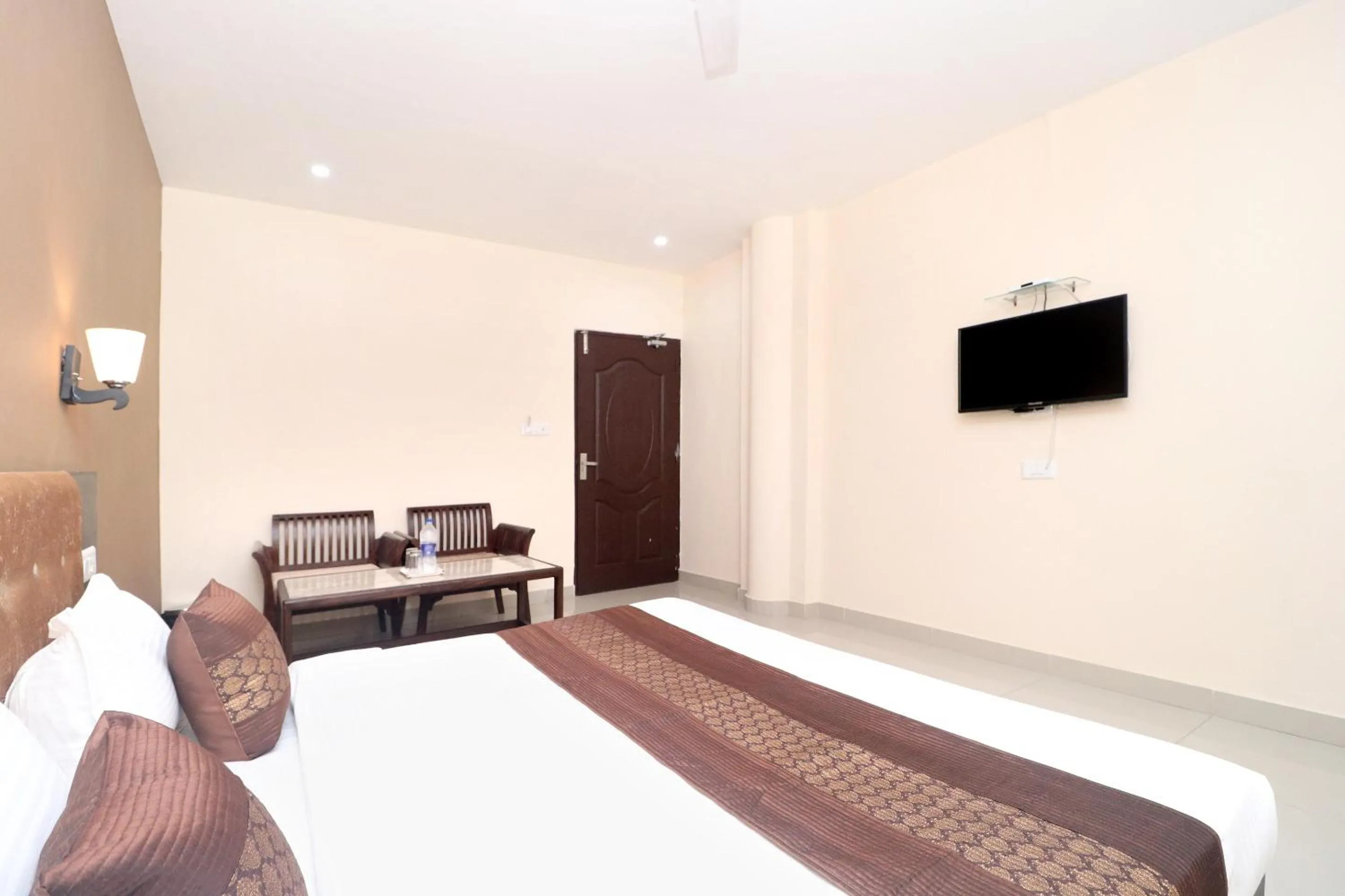 Bedroom, Bed in HOTEL WHITE STONE RESIDENCY