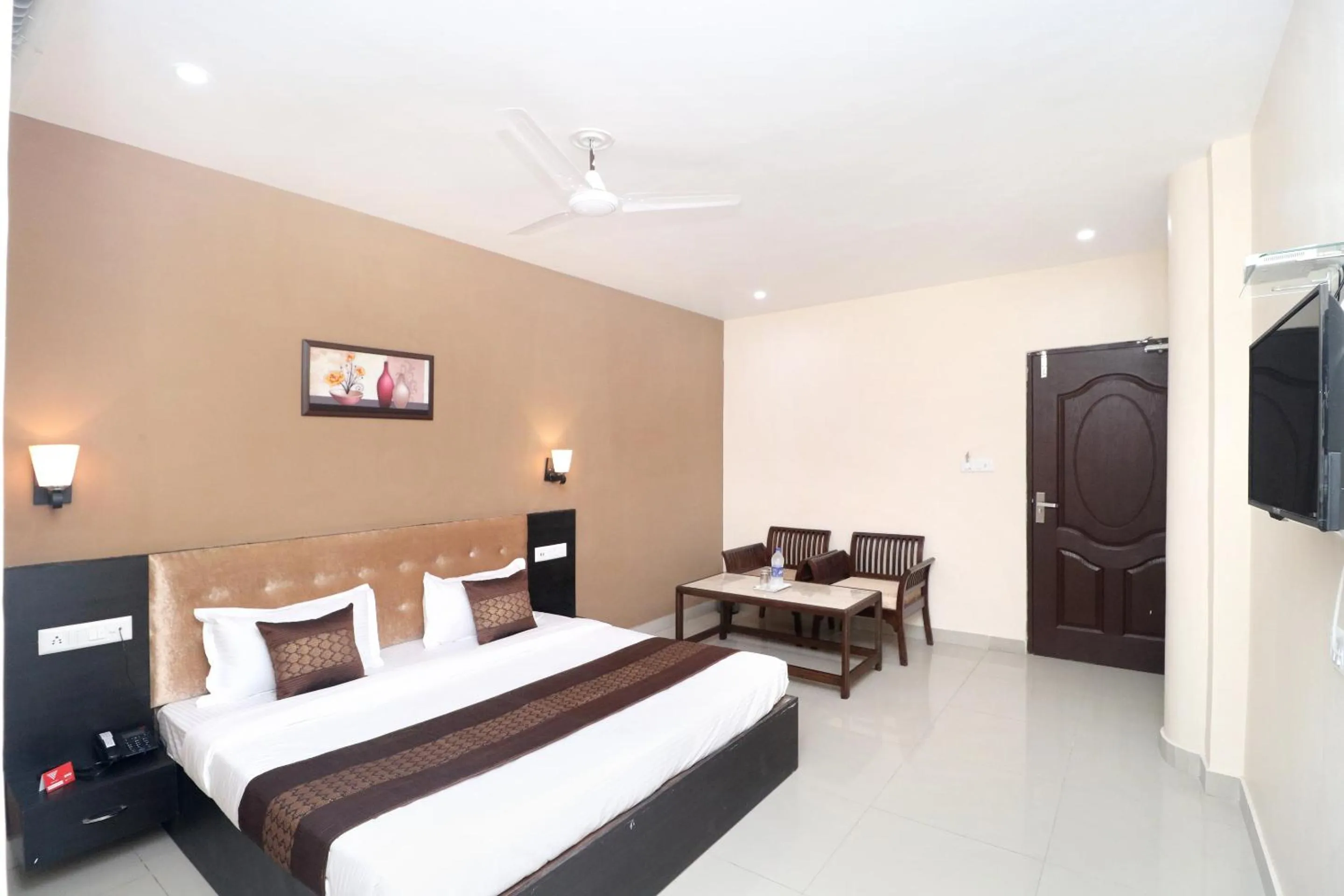 Bedroom, Bed in HOTEL WHITE STONE RESIDENCY