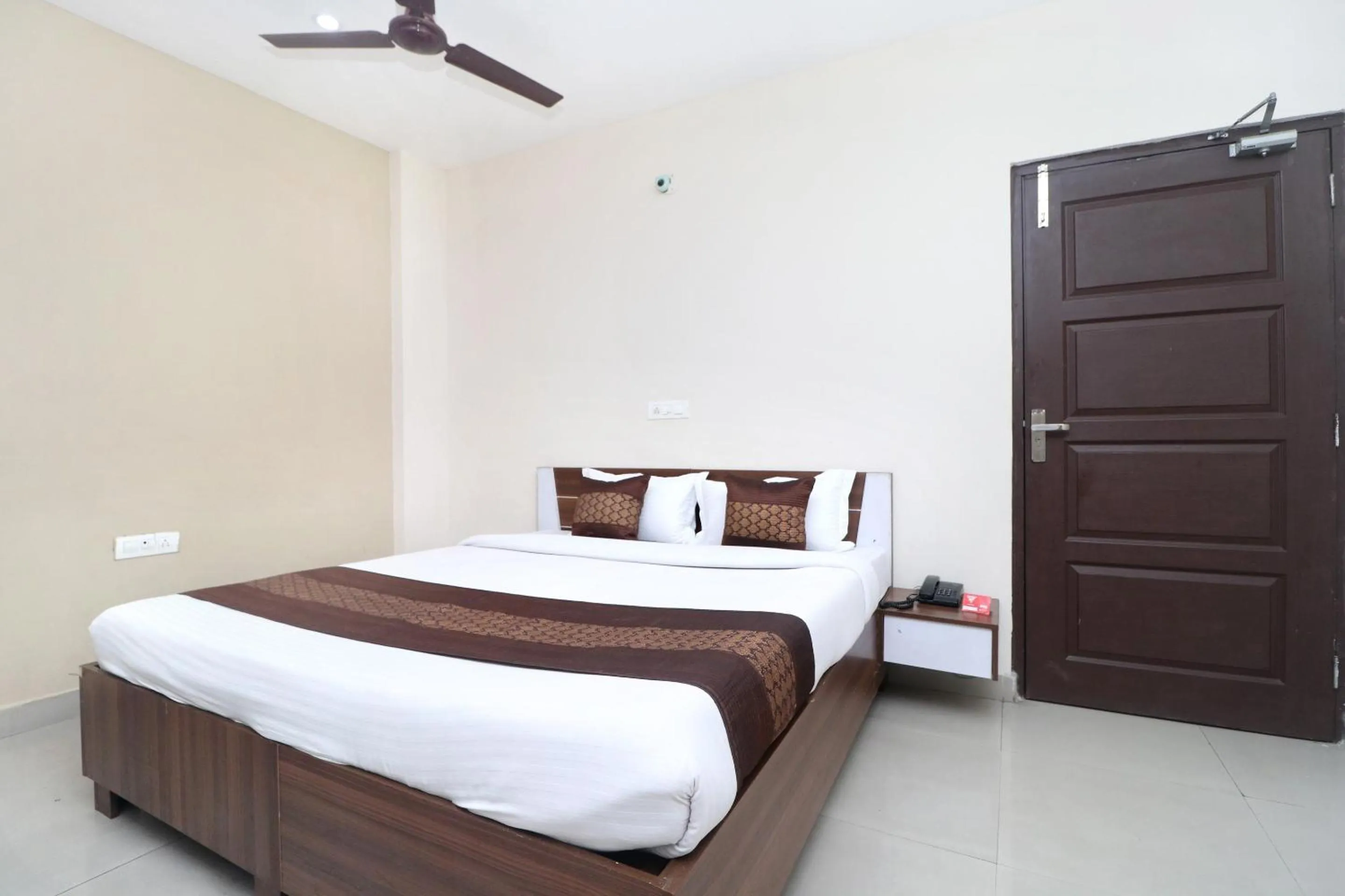 Bedroom, Bed in HOTEL WHITE STONE RESIDENCY