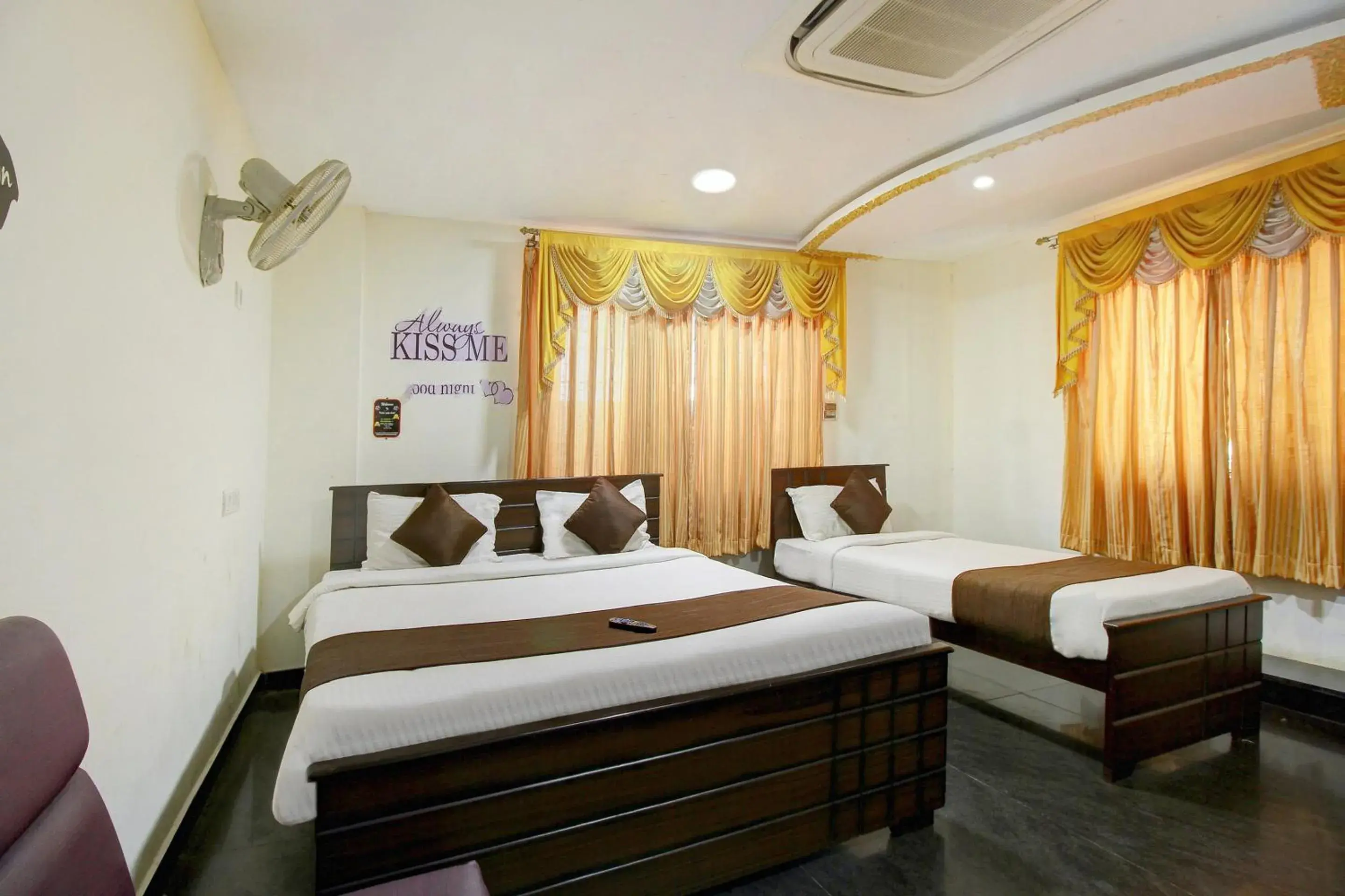 Classic Triple Room - single occupancy in Hotel O India Gate Classic Triple Room - single occupancy in Hotel O India Gate