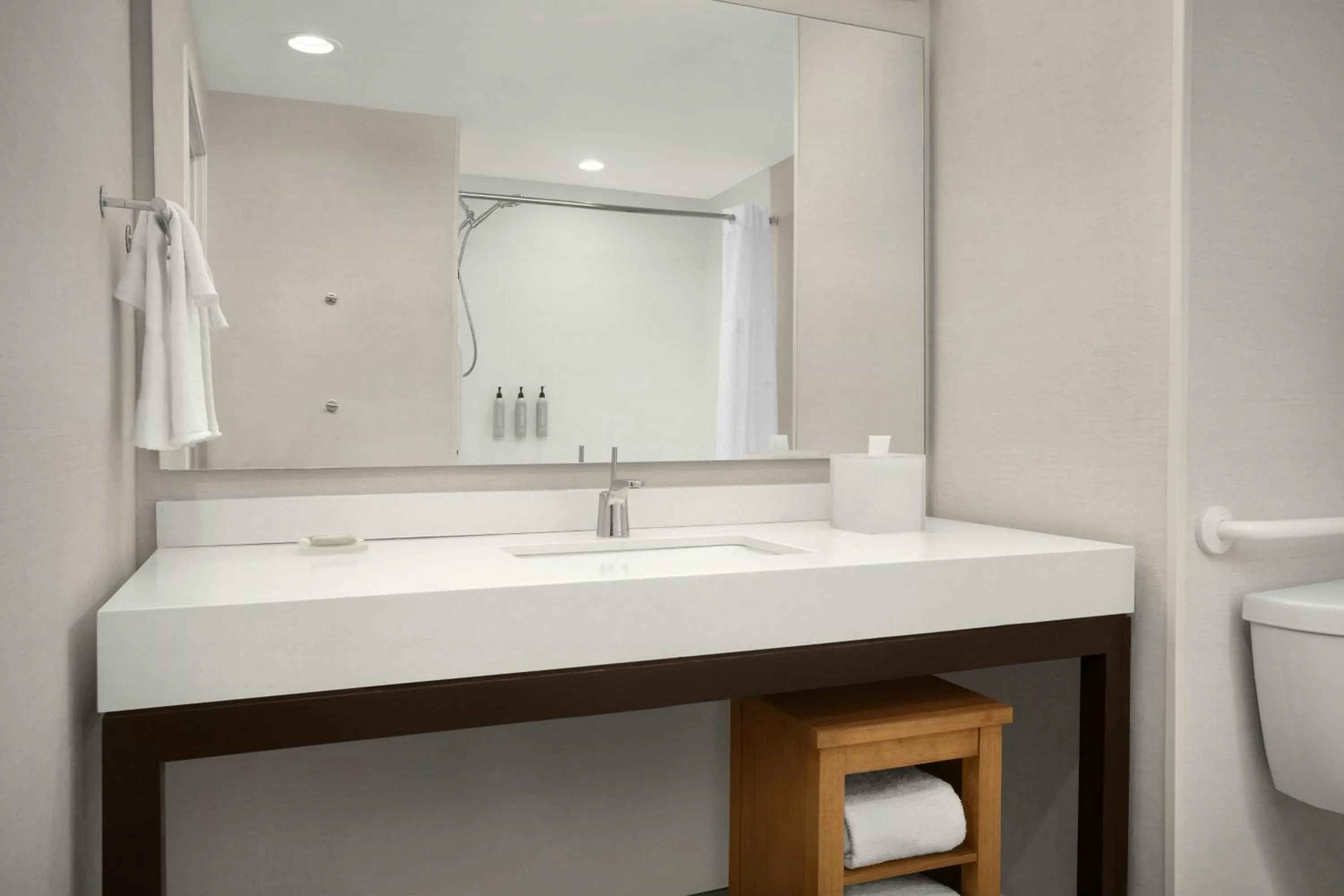 Photo of the whole room in Courtyard by Marriott El Paso East/I-10