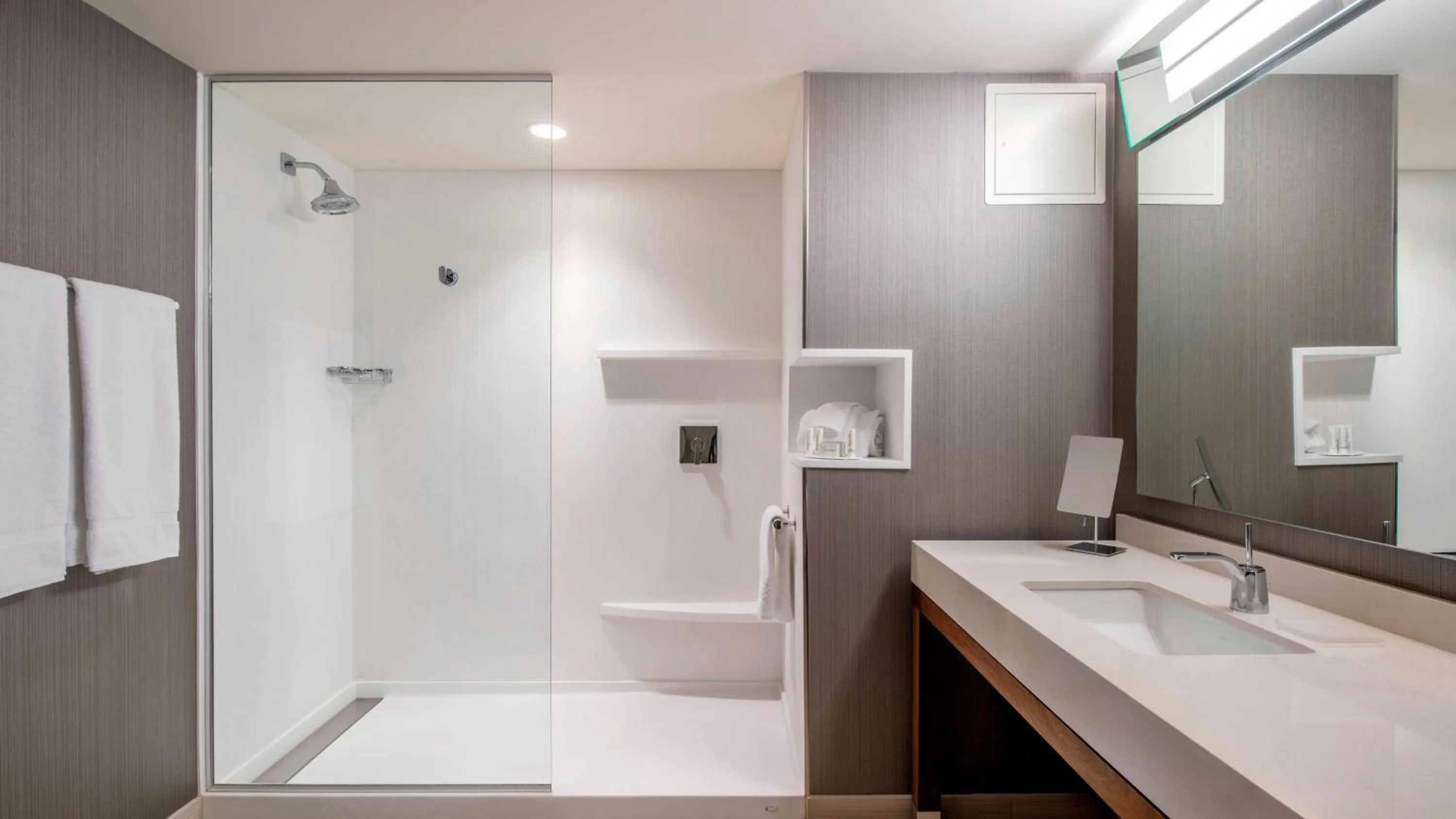 Bathroom in Hotel Dene & Conference Centre