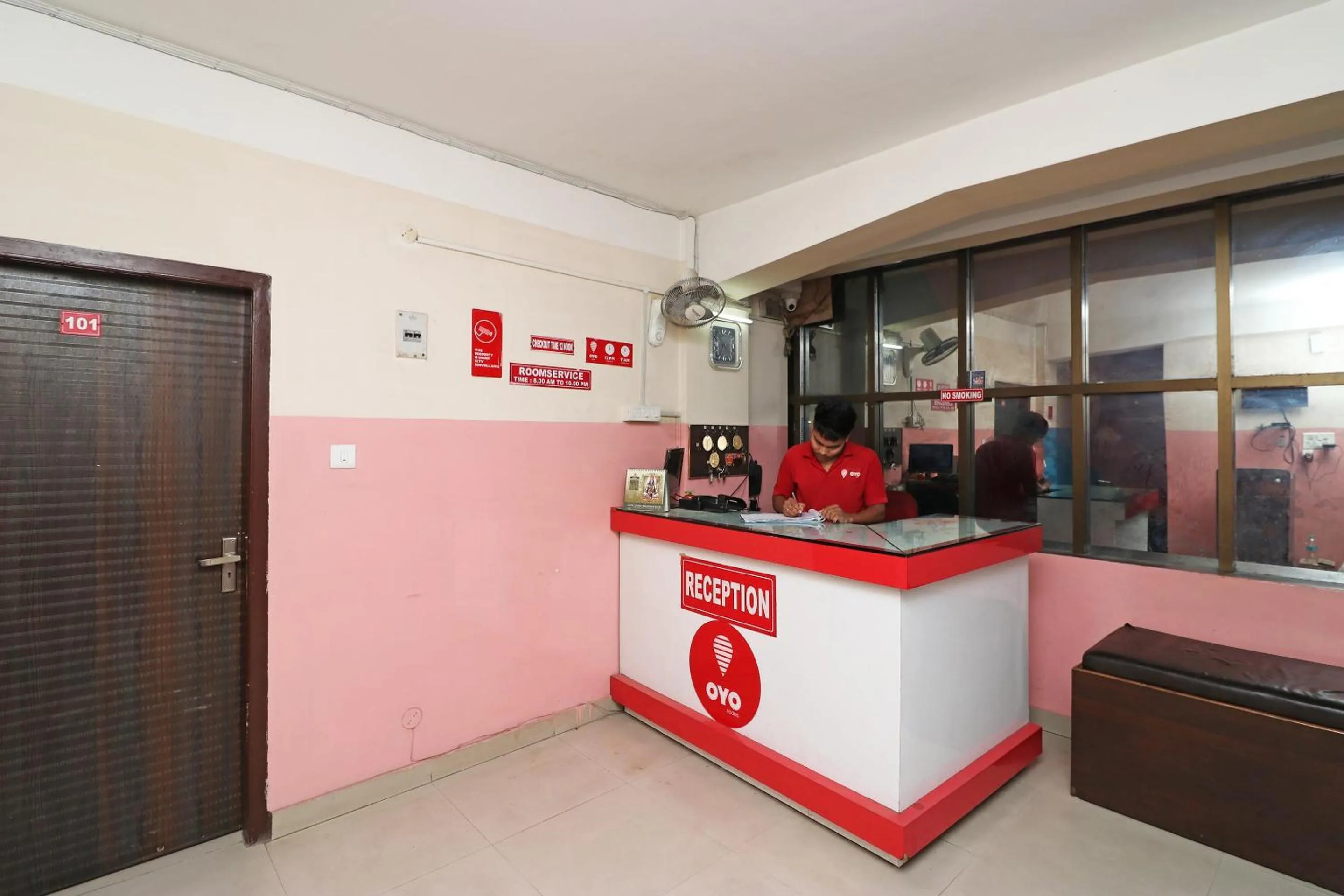 Lobby or reception in Hotel O Prabha Palace Lodge